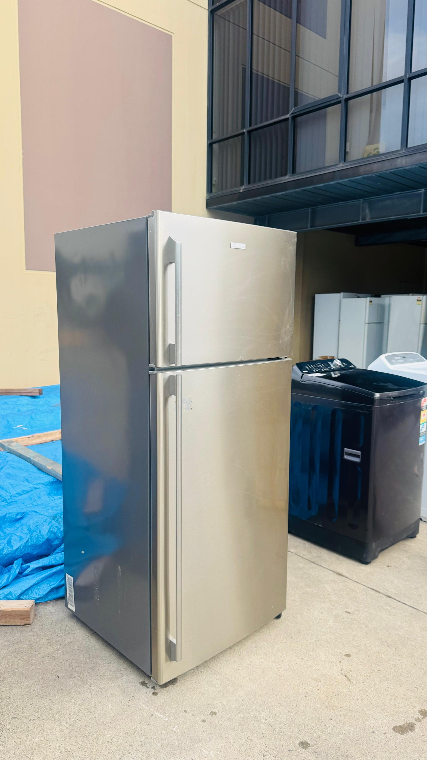 ELECTROLUX 420 LITRES FRIDGE FREEZER