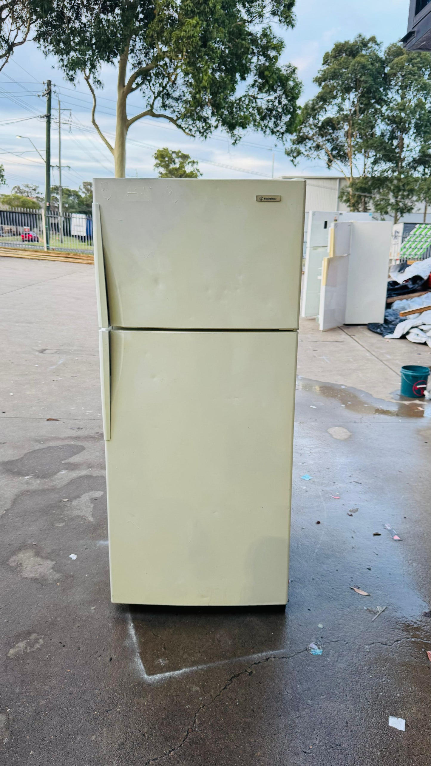 WESTINGHOUSE 420 LITRES FRIDGE FREEZER