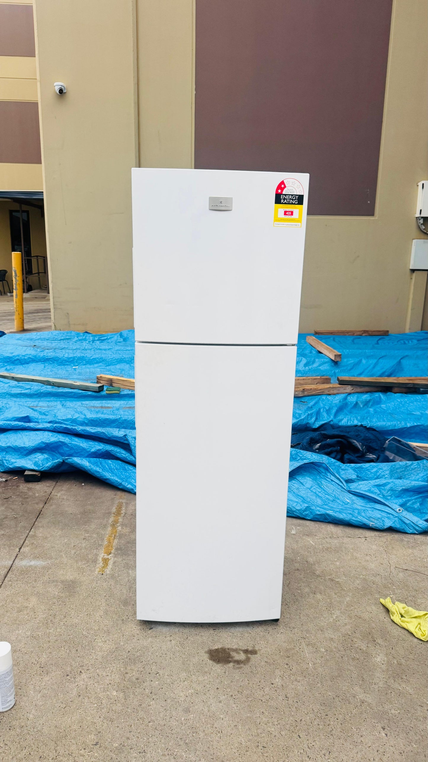 KELVINATOR 275 LITRES FRIDGE FREEZER