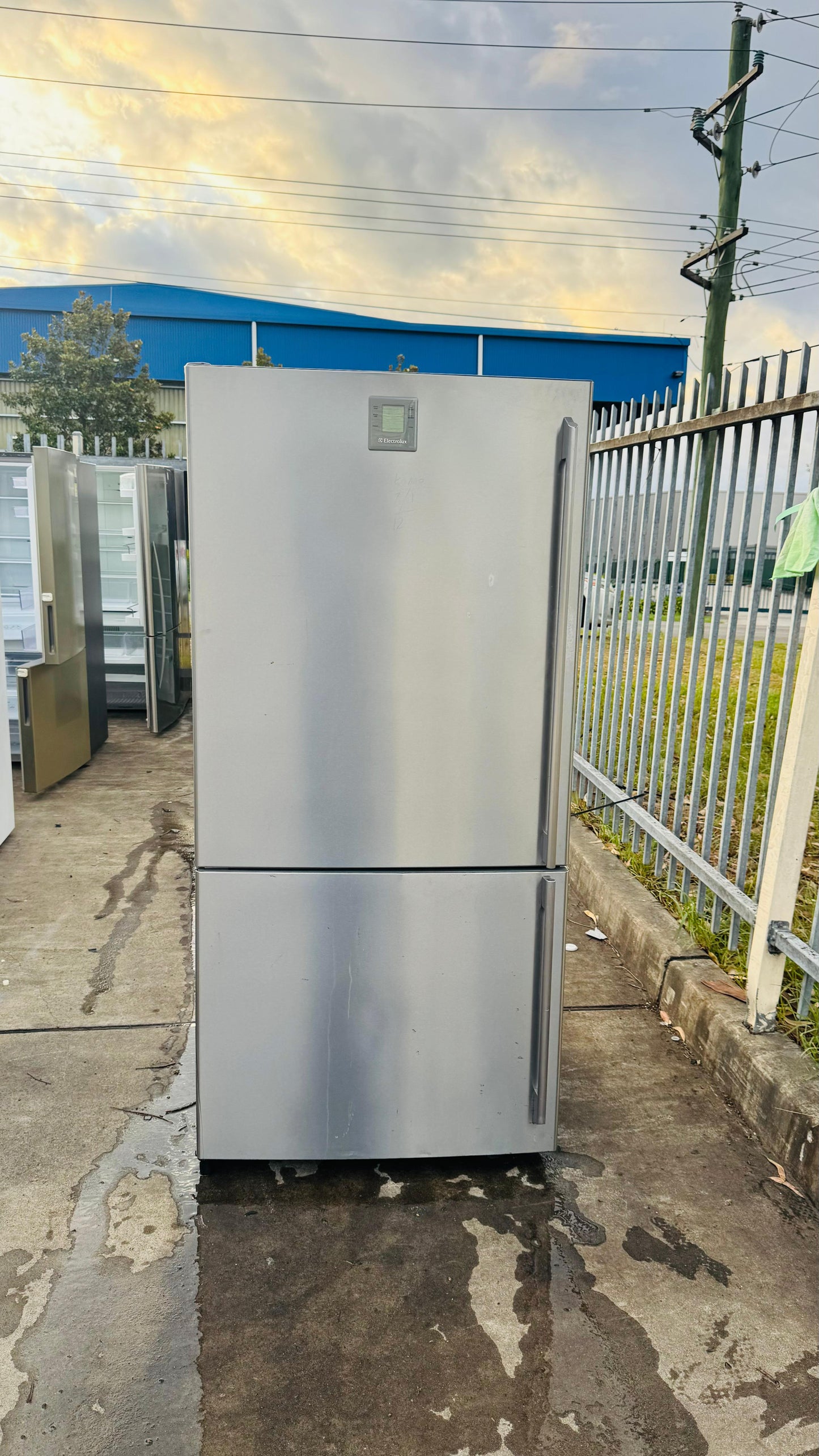ELECTROLUX 510 LITRES FRIDGE FREEZER