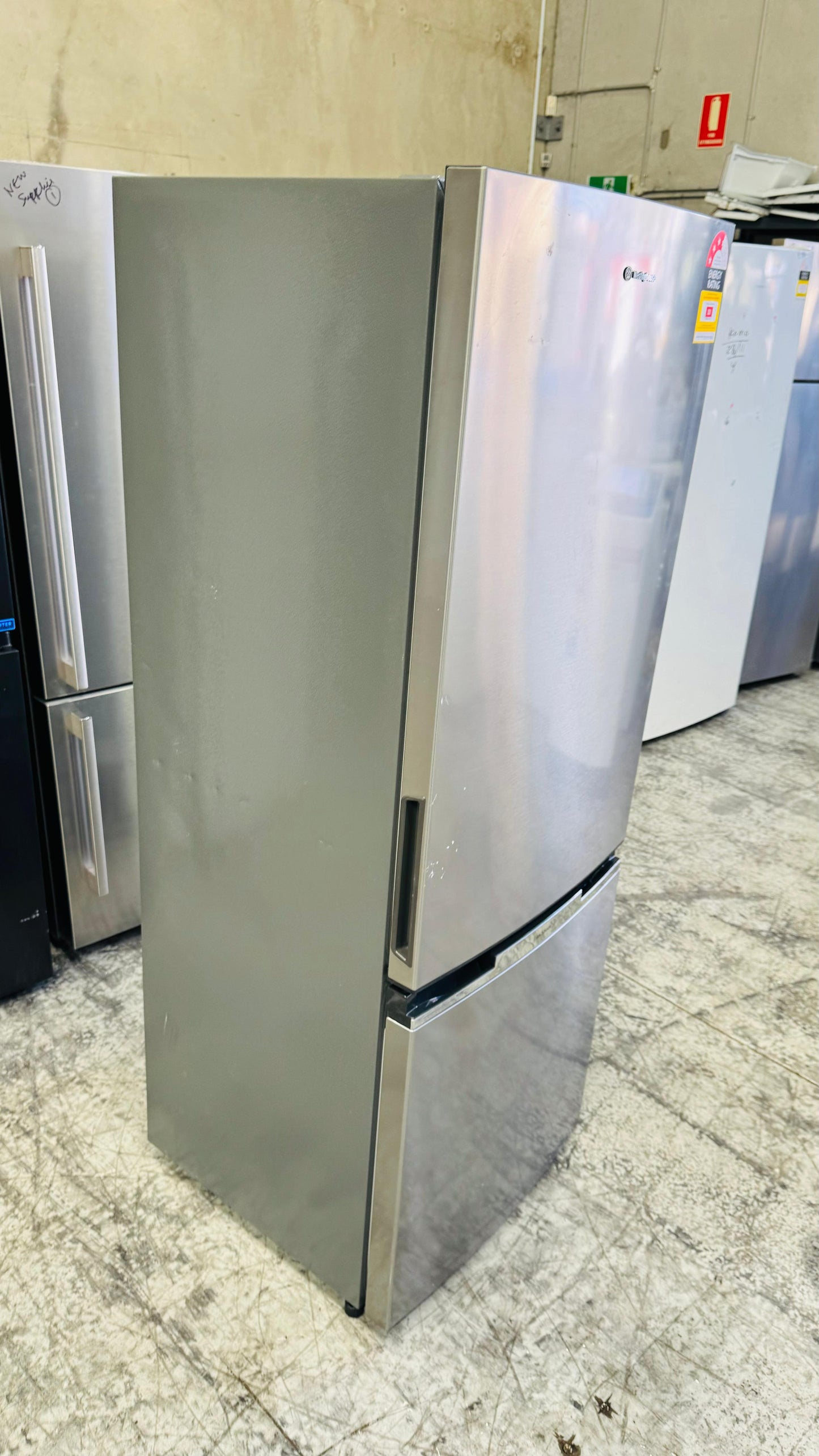 WESTINGHOUSE 340 LITRES FRIDGE FREEZER