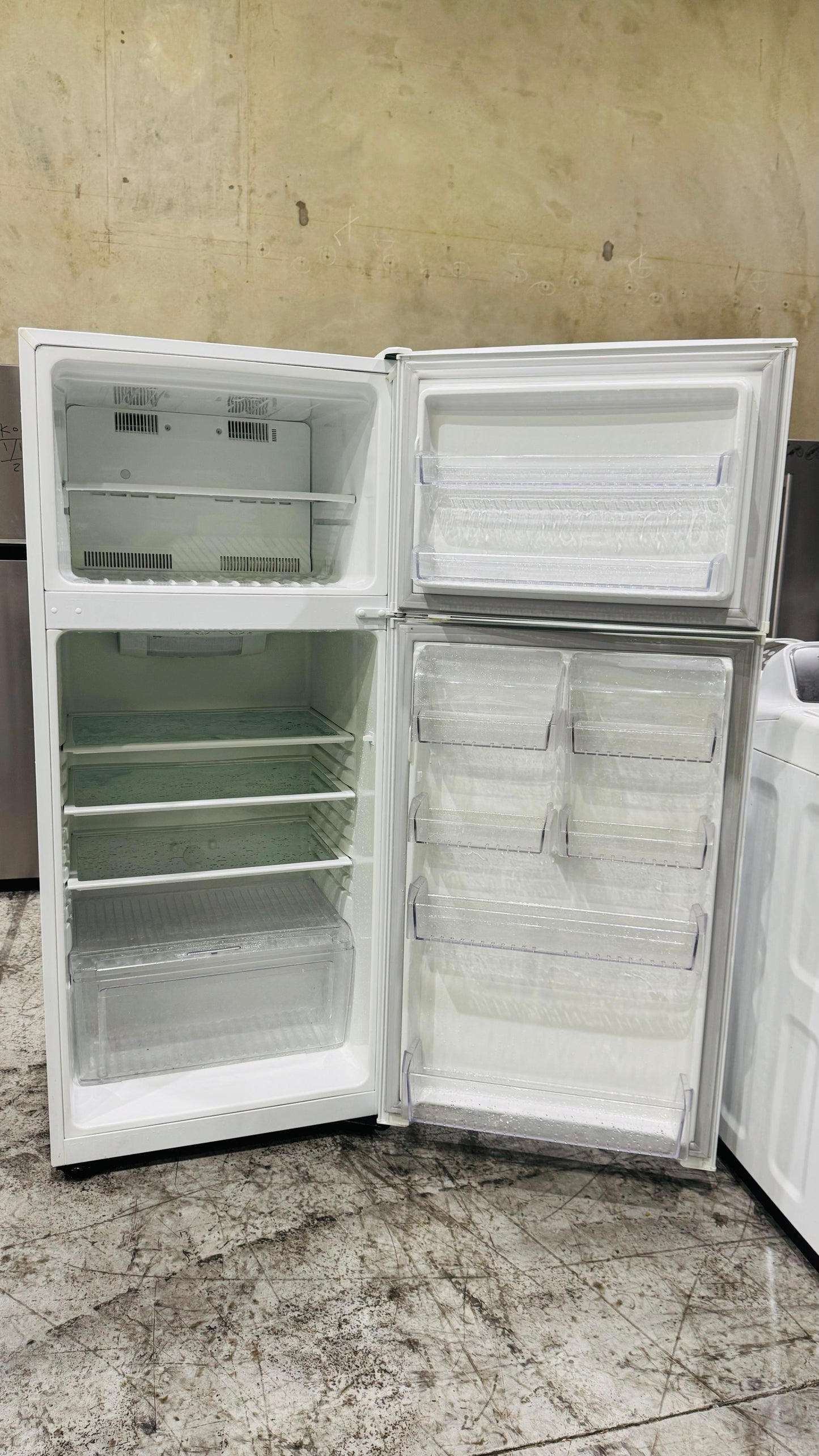 KELVINATOR 420 LITRES FRIDGE FREEZER