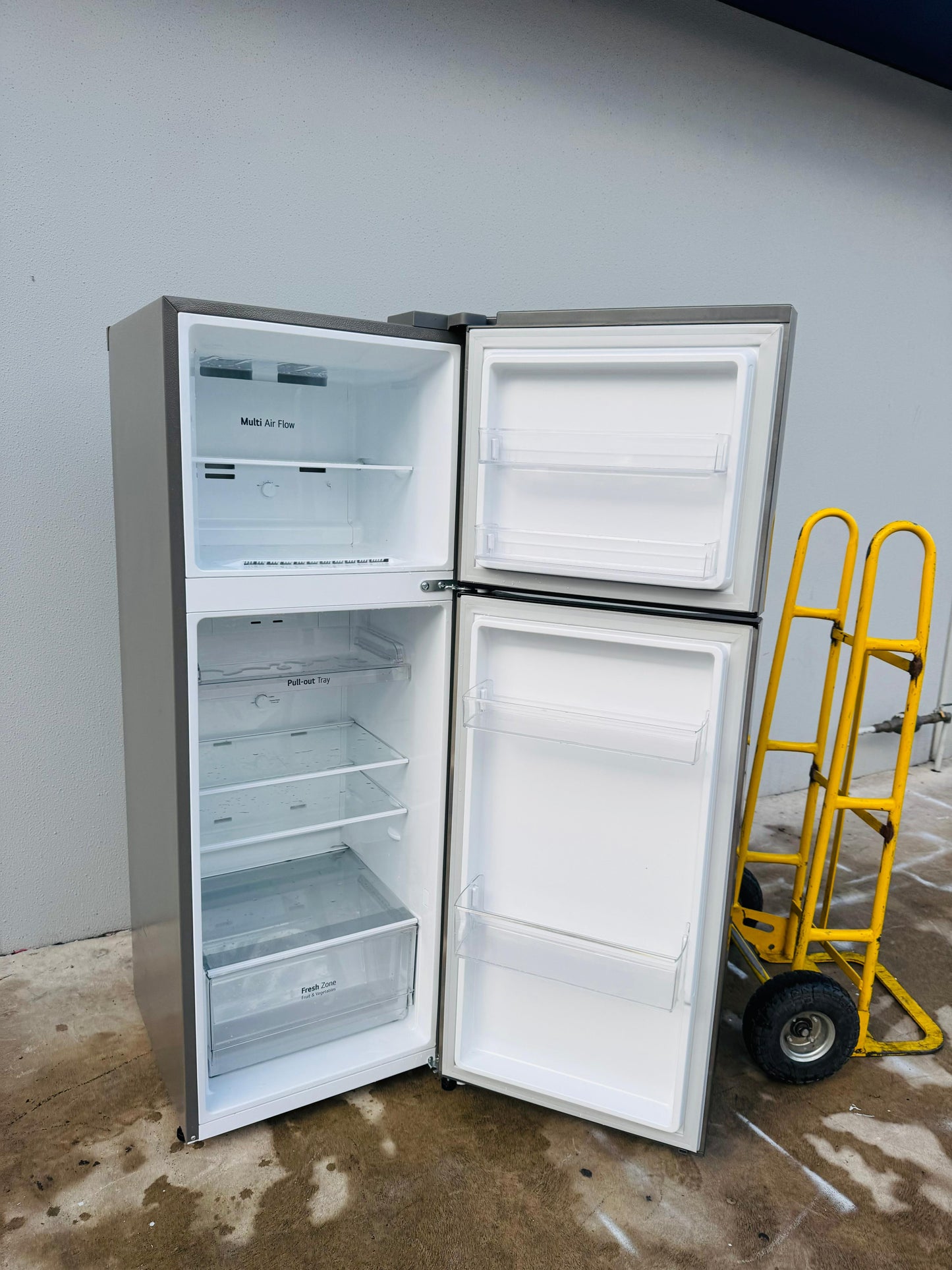 LG 243 LITRES FRIDGE FREEZER