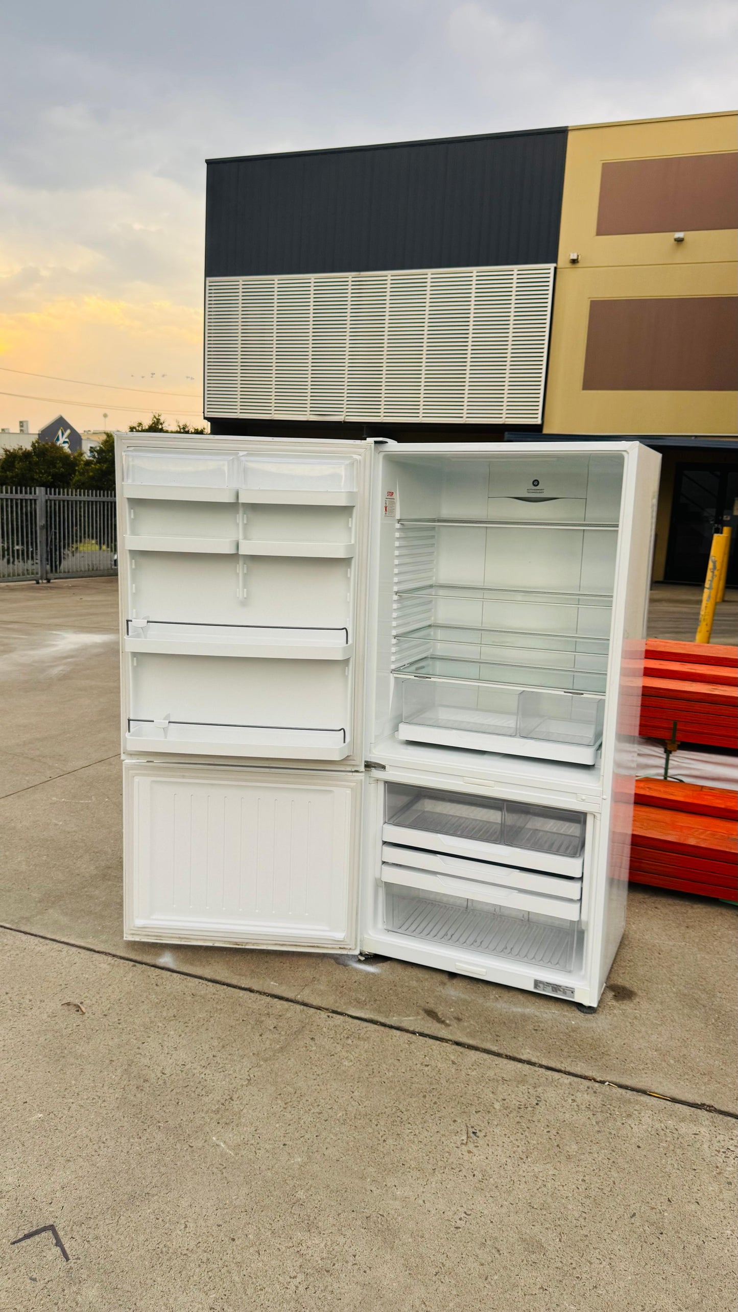 FISHER AND PAYKEL 519 LITRES FRIDGE FREEZER