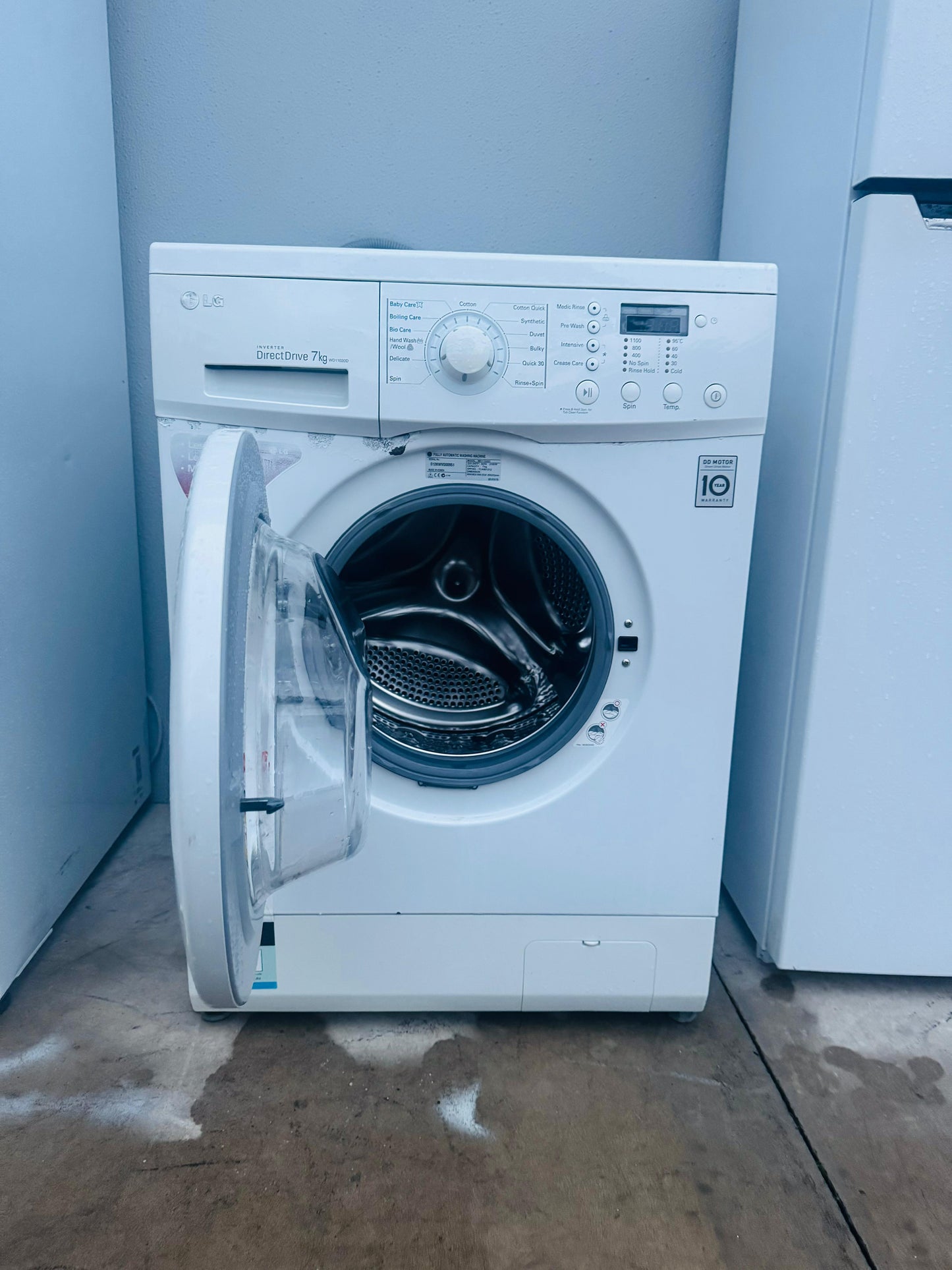 LG 7KGS FRONT LOADER WASHING MACHINE