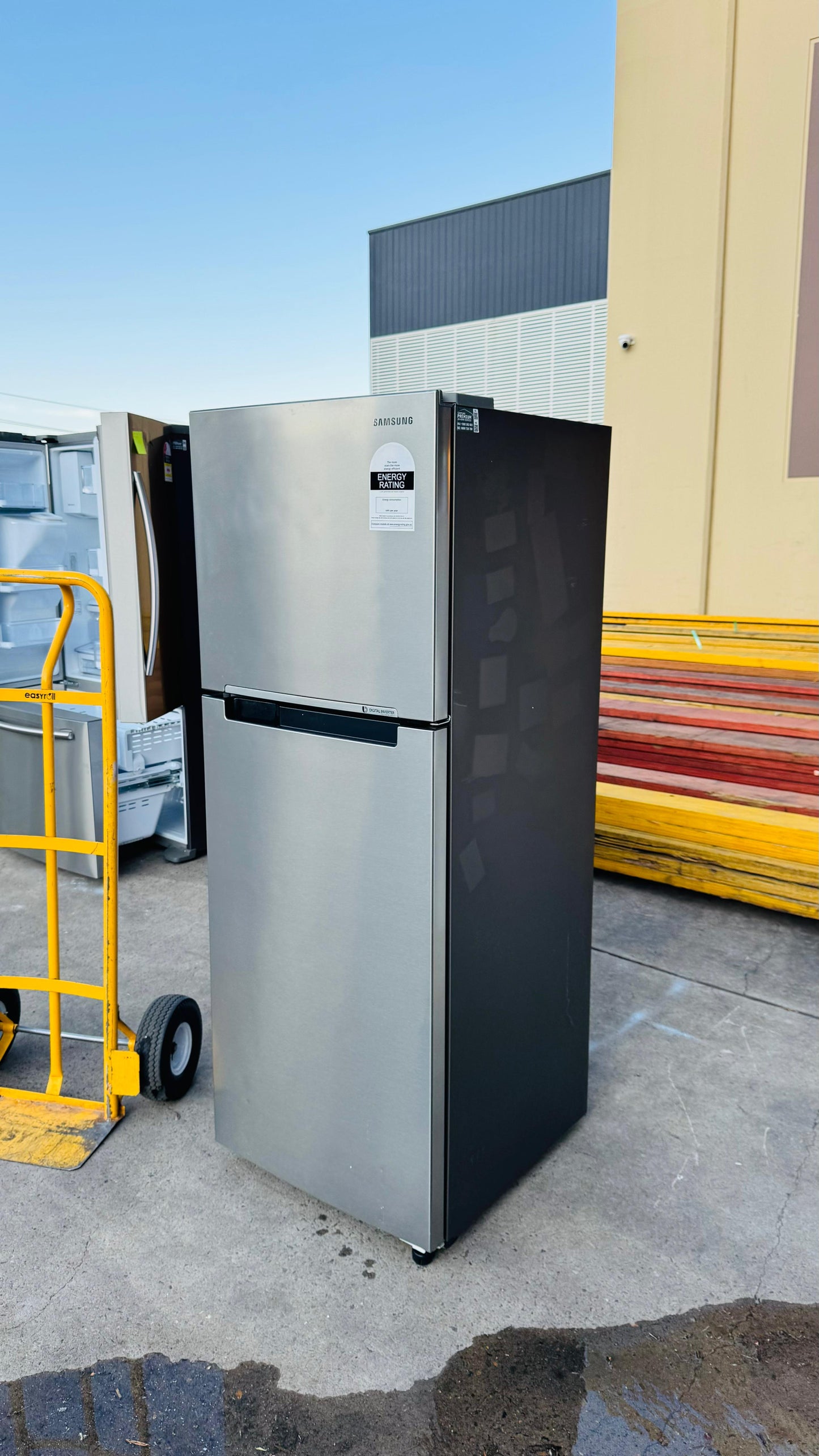SAMSUNG 318 LITRES FRIDGE FREEZER