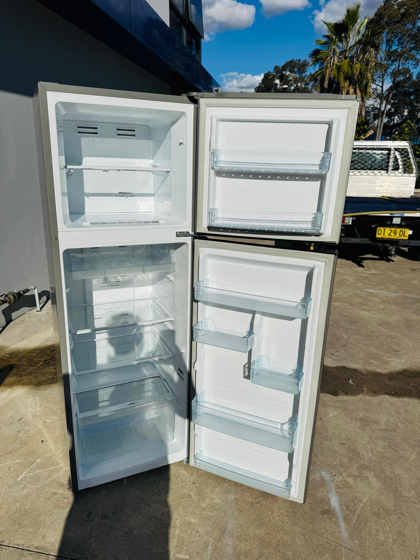 HISENSE 272 LITRES FRIDGE FREEZER