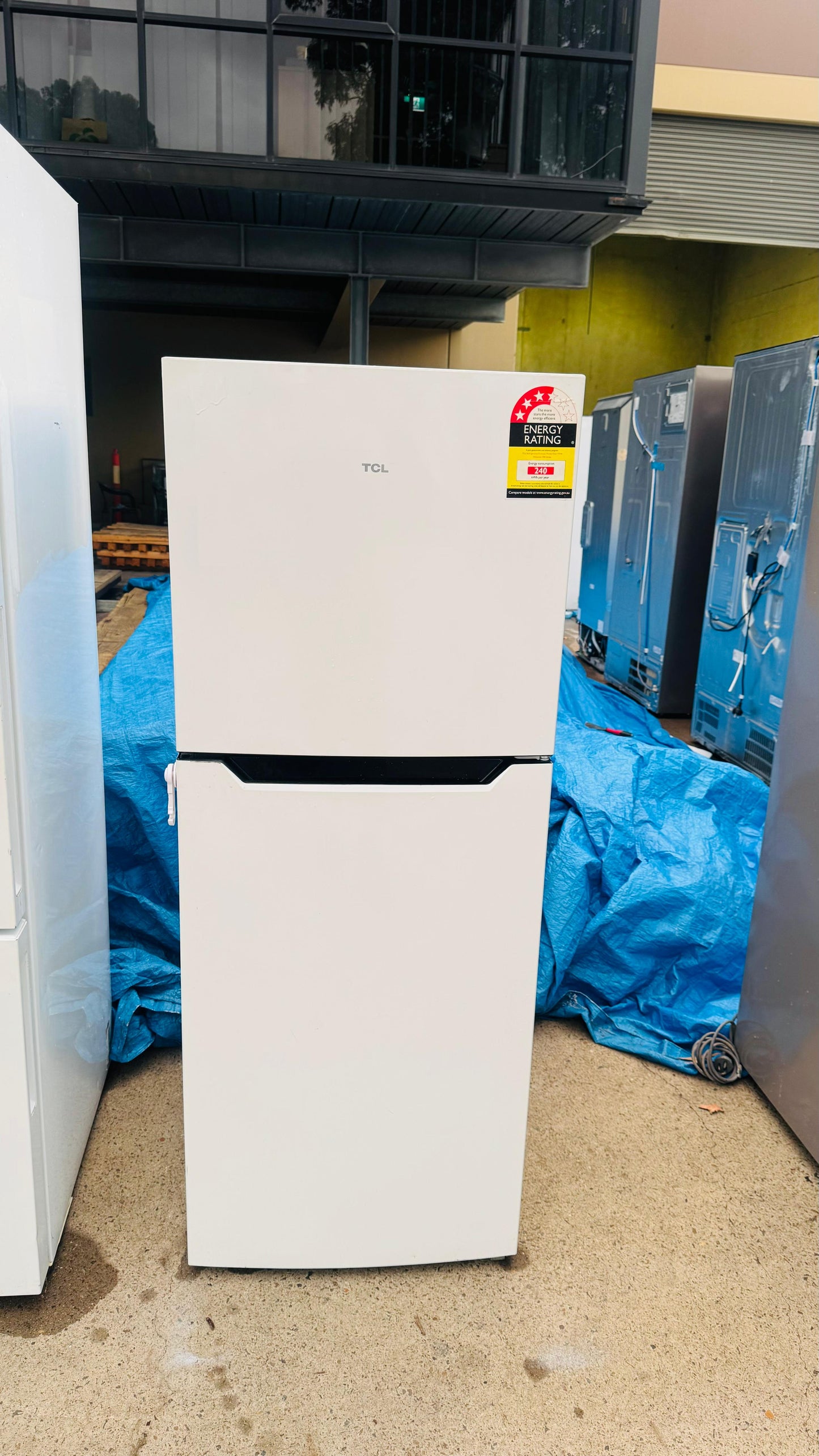 TCL 221 LITRES FRIDGE FREEZER