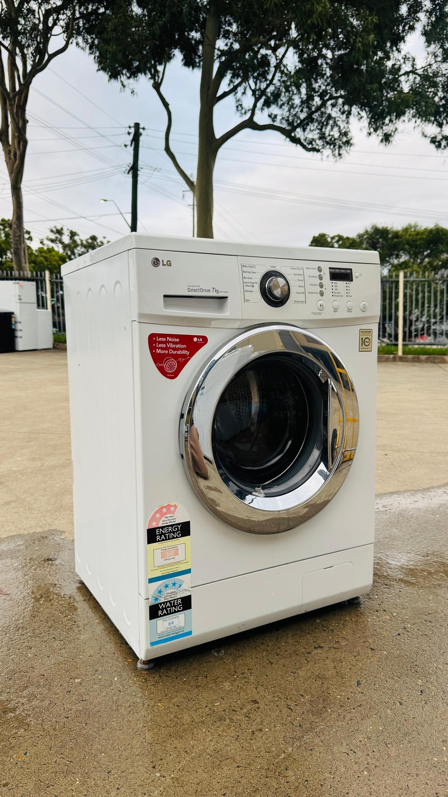 LG 7KGS FRONT LOADER WASHING MACHINE