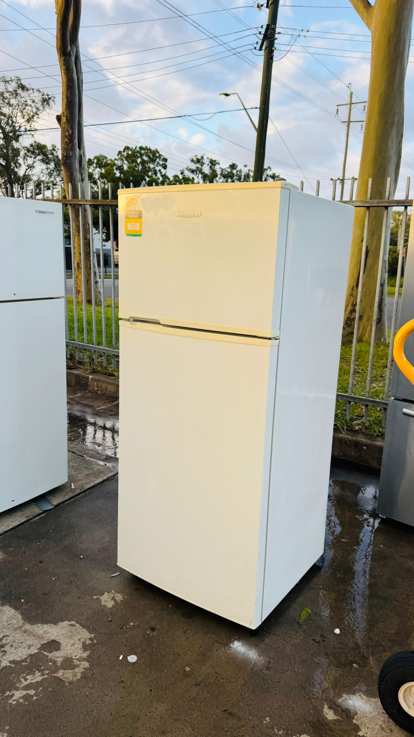 KELVINATOR 420 LITRES FRIDGE FREEZER