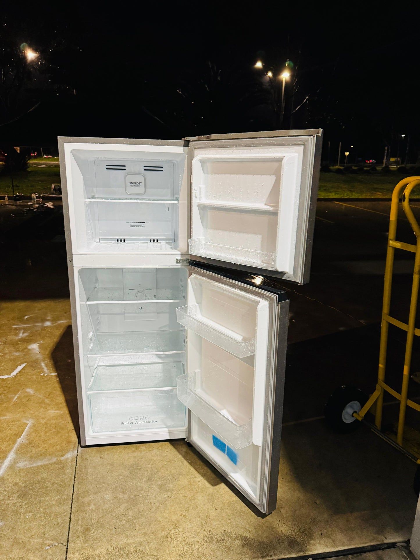 HISENSE 223 LITRES FRIDGE FREEZER