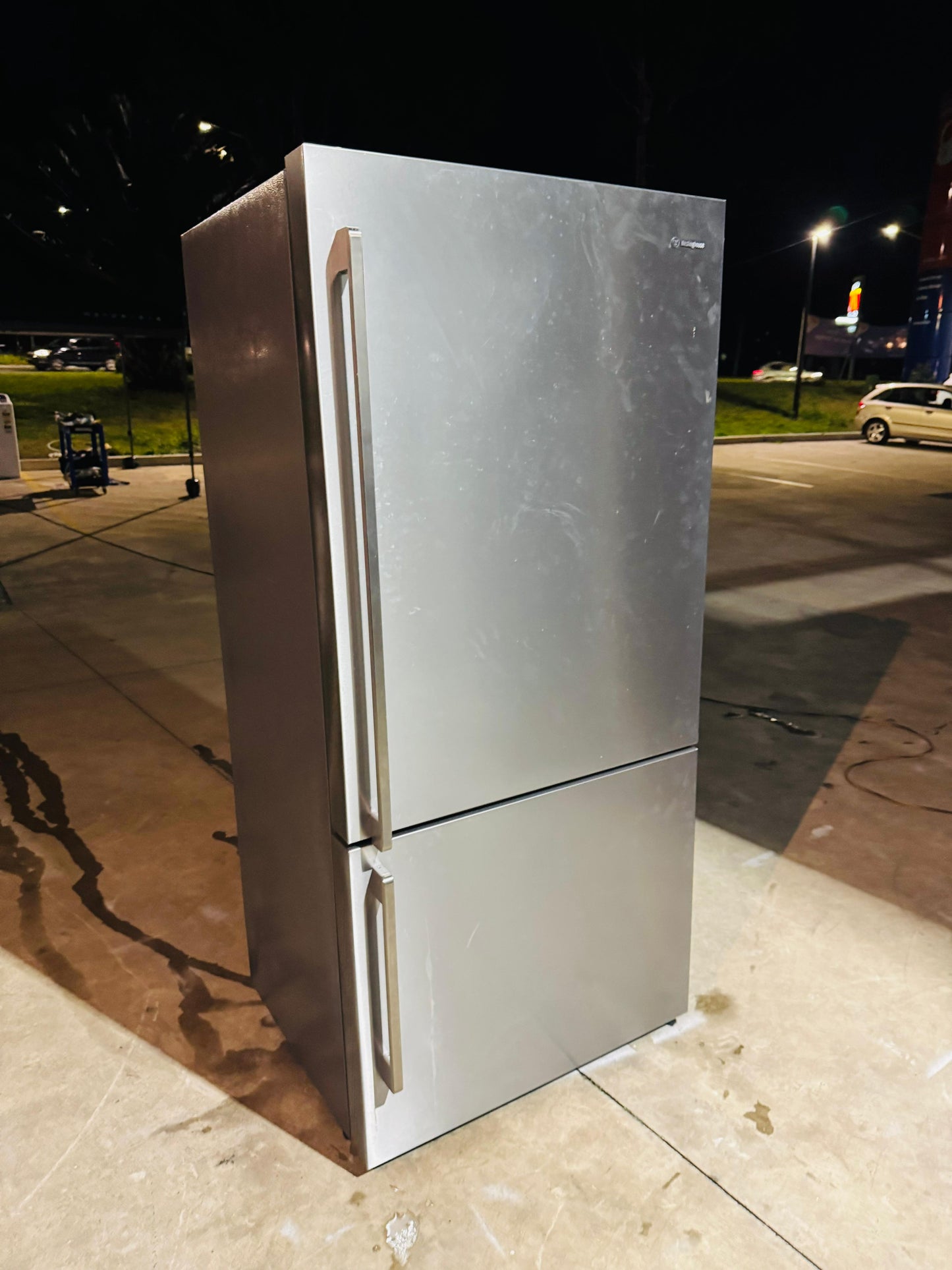 WESTING HOUSE 529 LITRES FRIDGE FREEZER