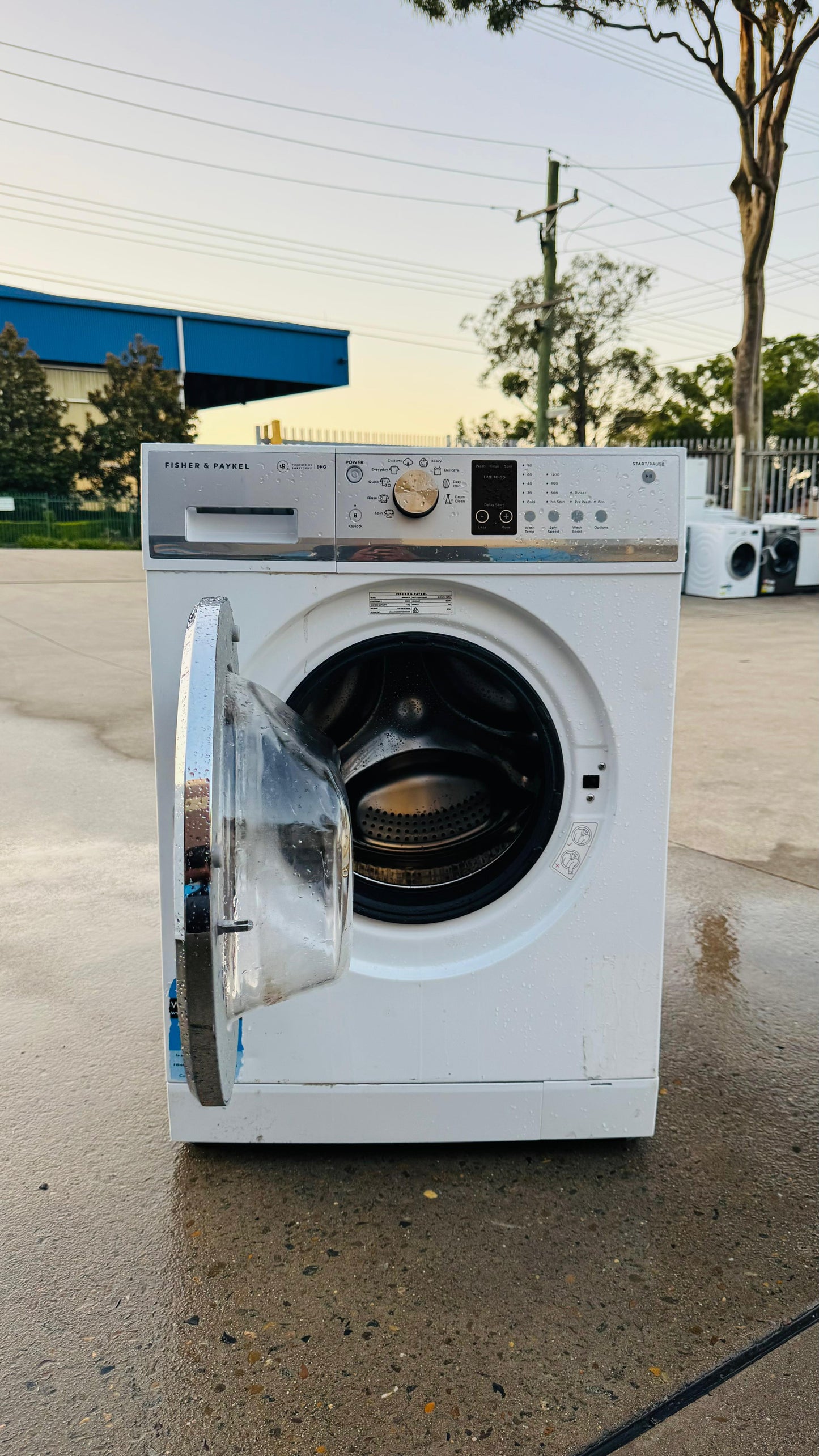 FISHER AND PAYKEL 9KGS FRONT LOADER WASHING MACHINE