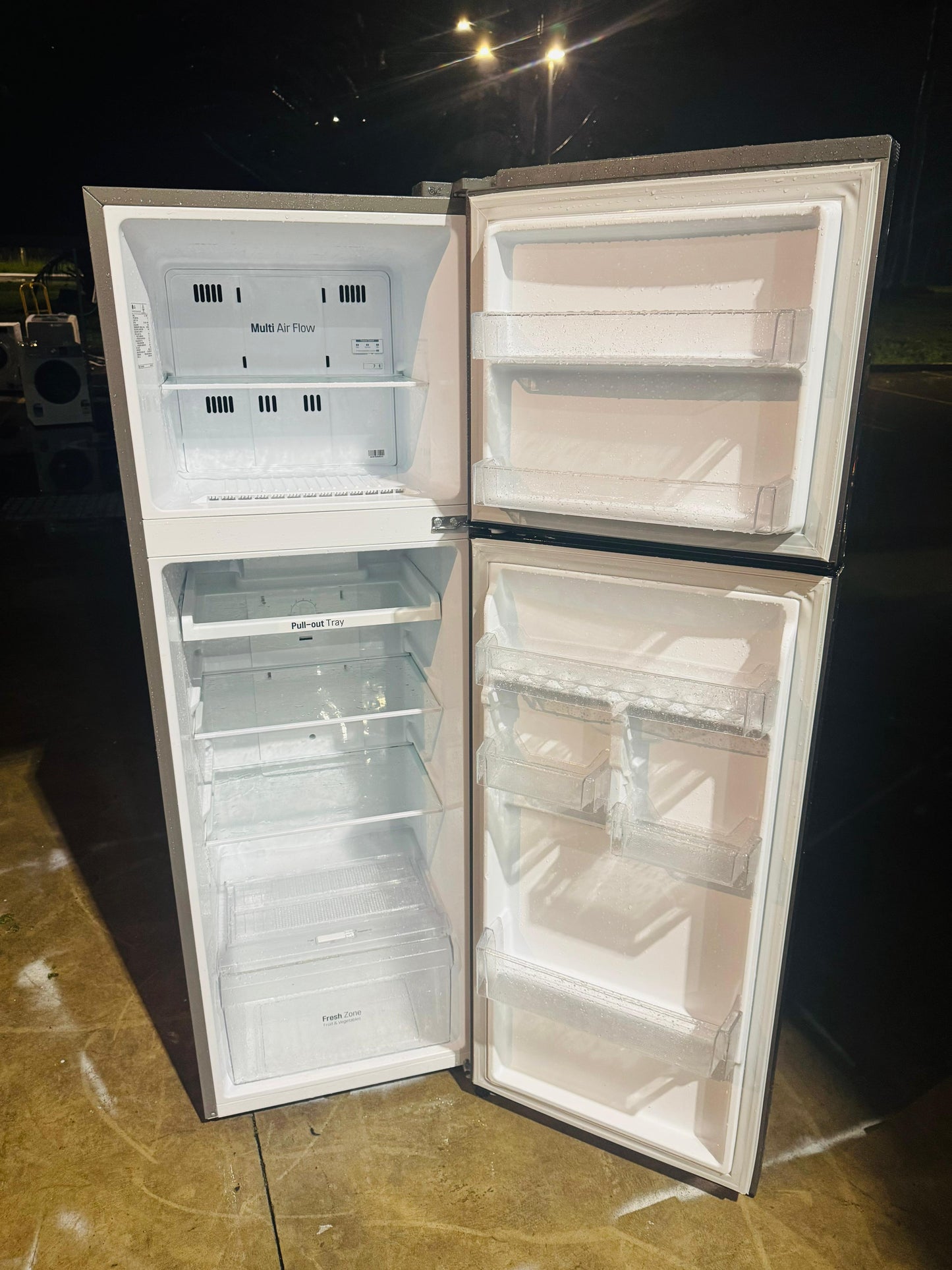 LG 279 LITRES FRIDGE FREEZER