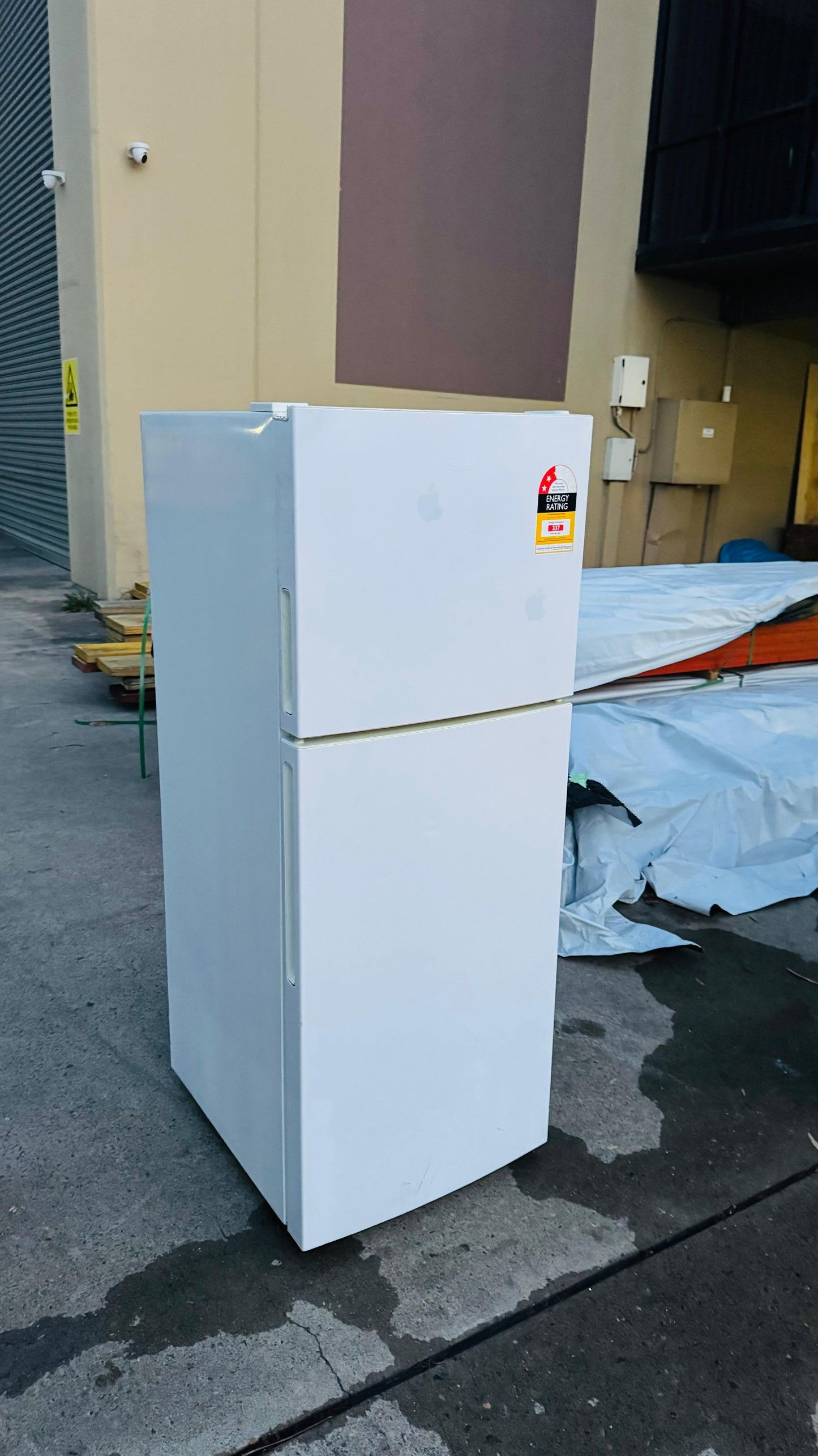 HAIER 224 LITRES FRIDGE FREEZER