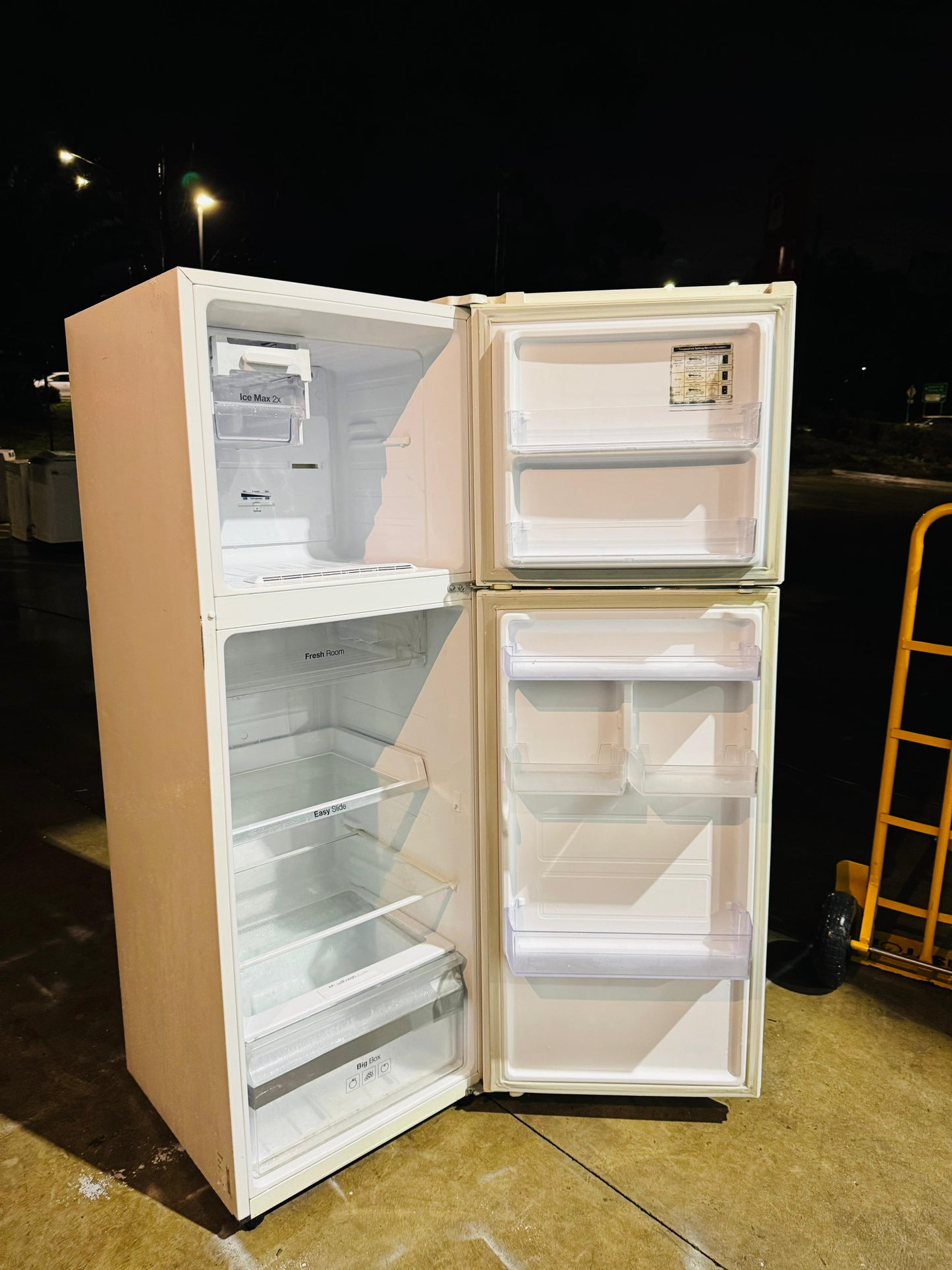 SAMSUNG 341 LITRES FRIDGE FREEZER