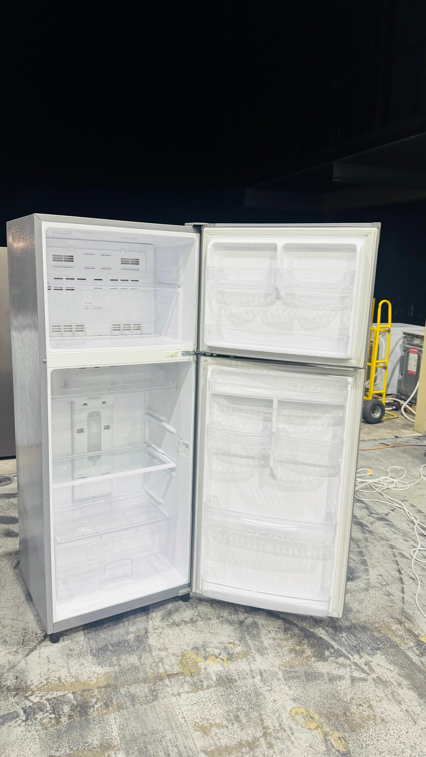 DAEWOO 360 LITRES FRIDGE FREEZER