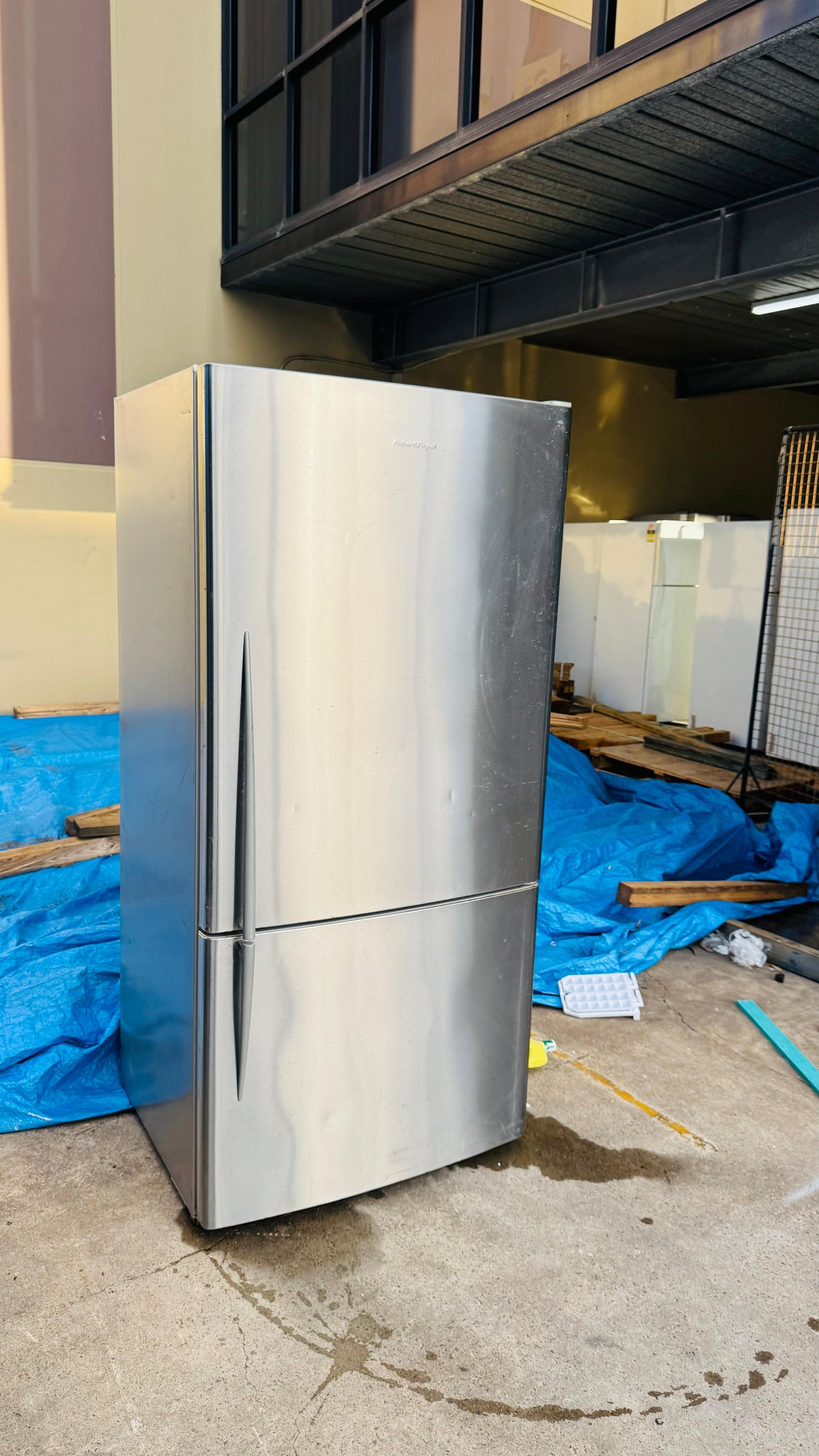 FISHER AND PAYKEL 519 LITRES FRIDGE FREEZER