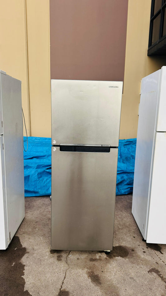 SAMSUNG 305 LITRES FRIDGE FREEZER