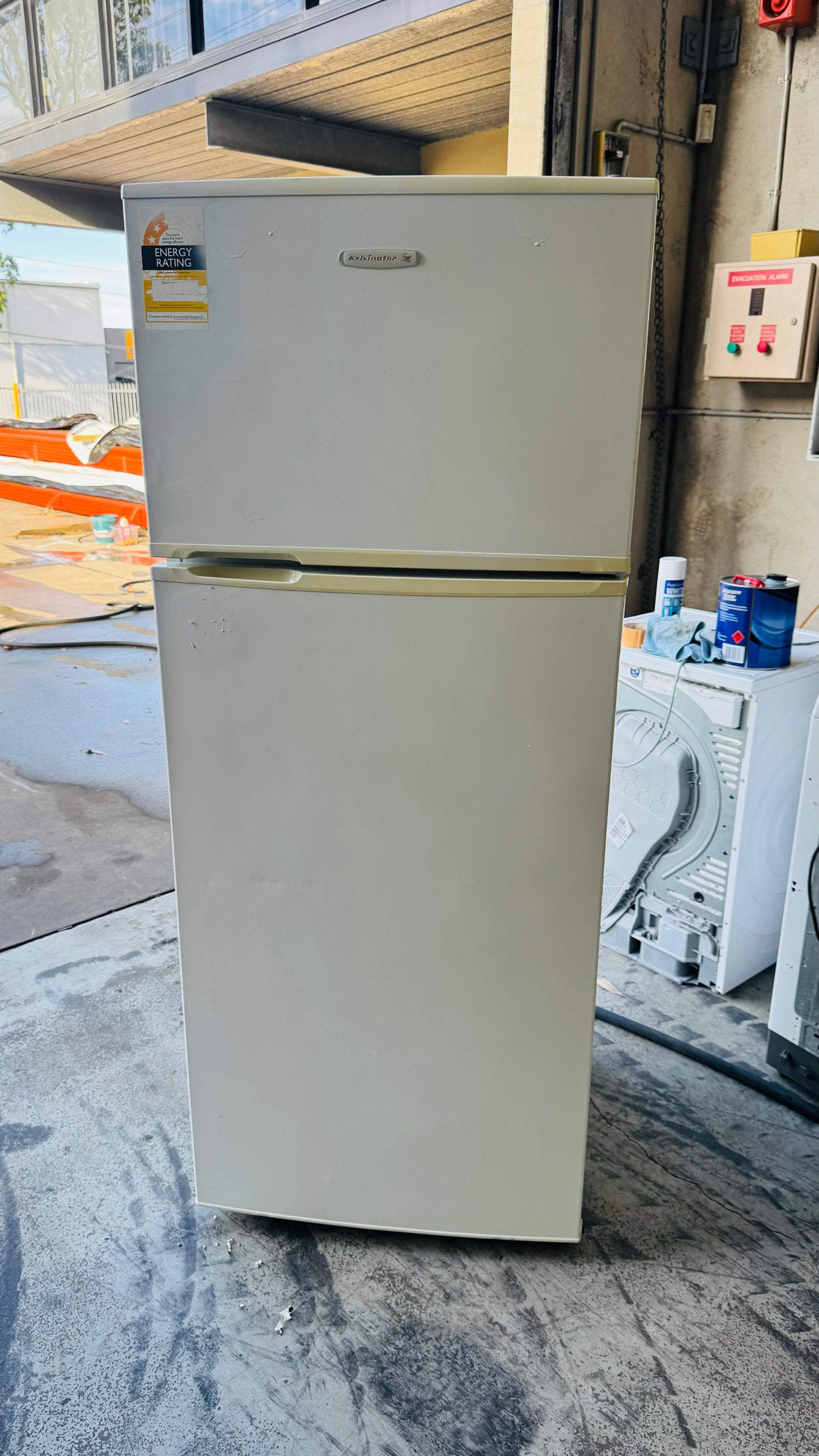 KELVINATOR 390 LITRES FRIDGE FREEZER