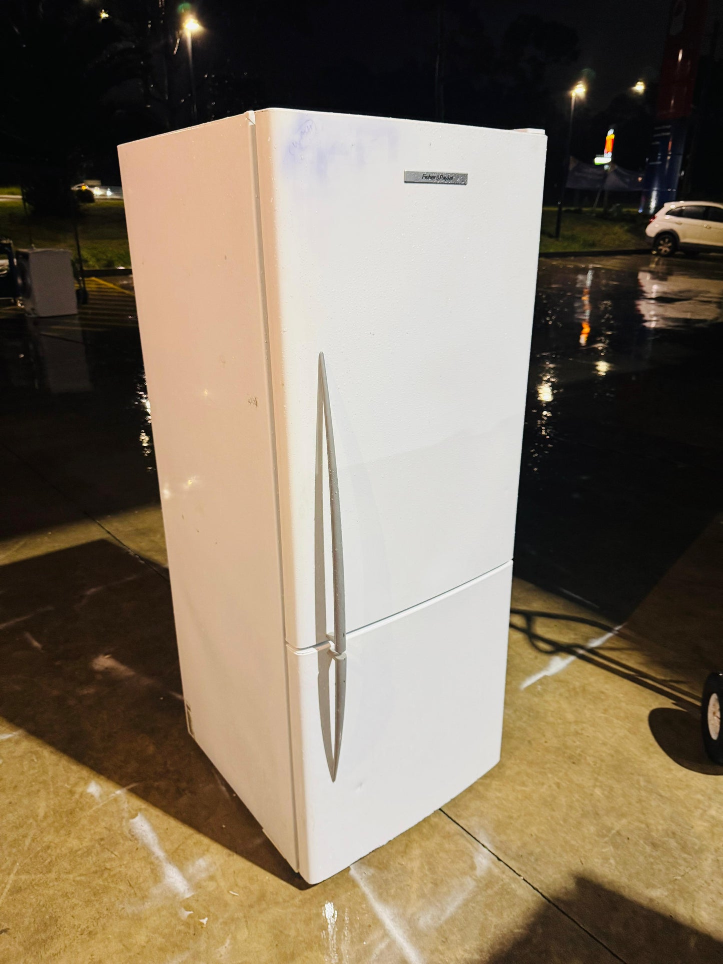 FISHER AND PAYKEL 373 LITRES FRIDGE FREEZER