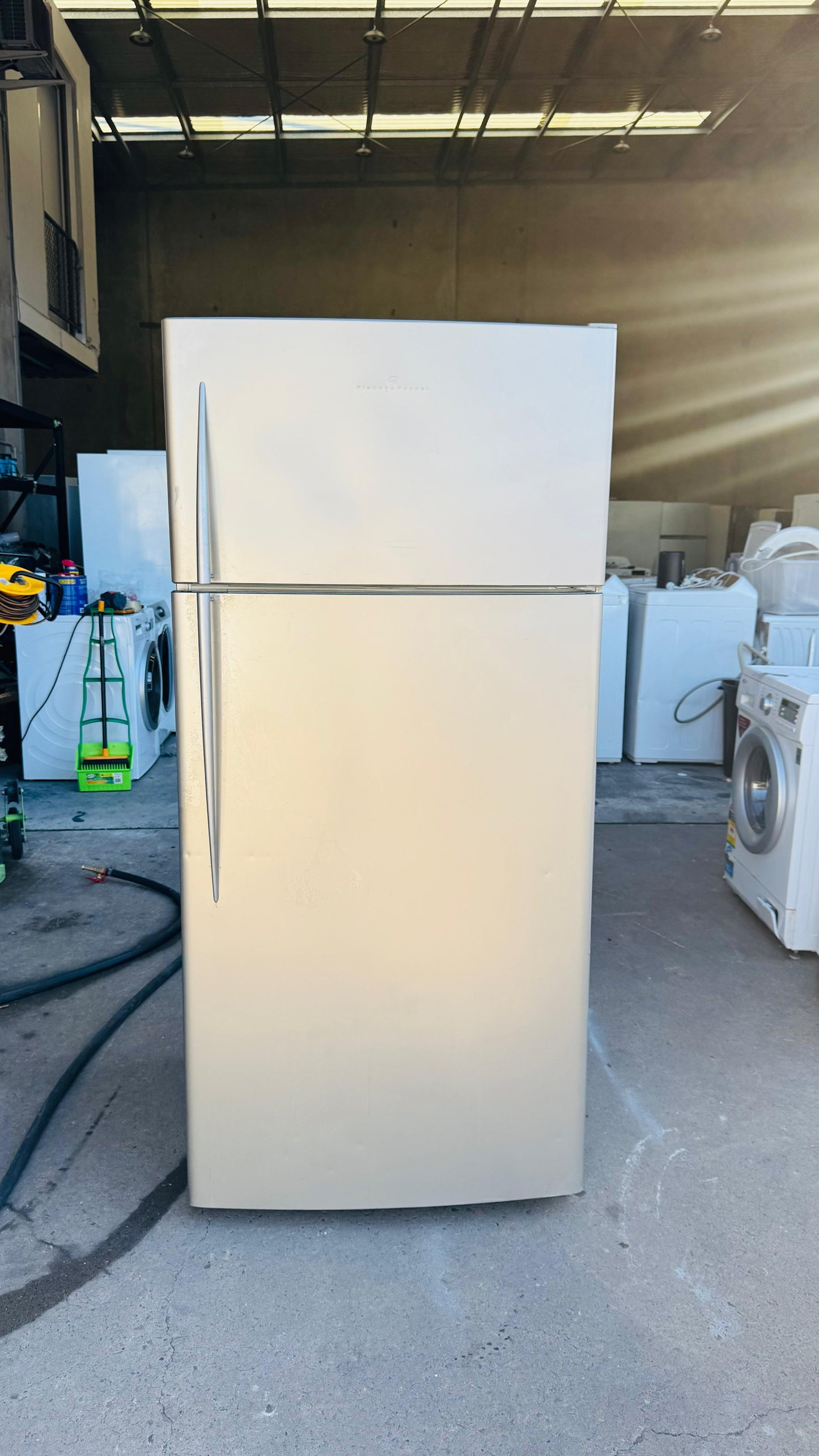 FISHER AND PAYKEL 517 LITRES FRIDGE FREEZER