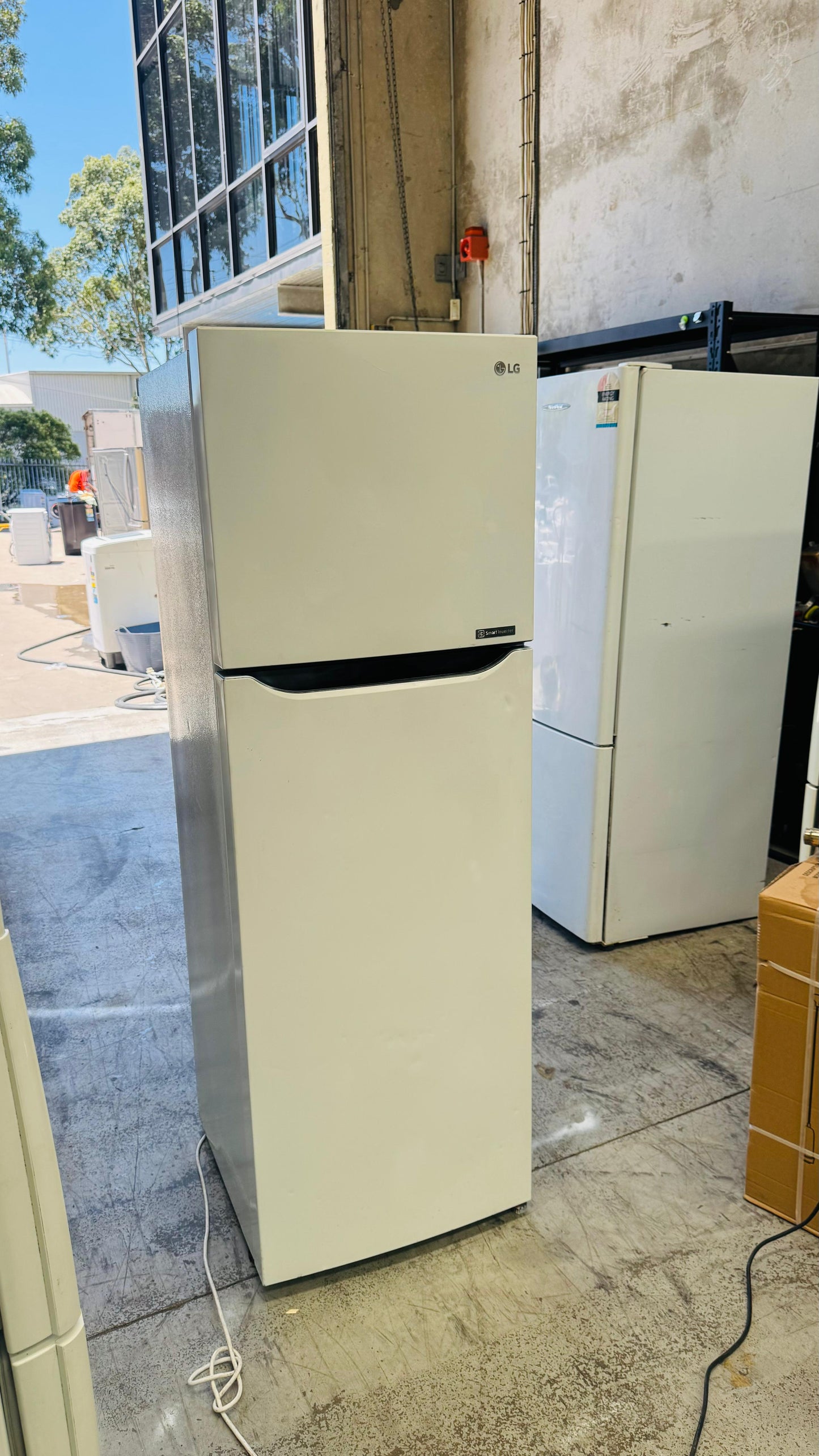 LG 279 LITRES FRIDGE FREEZER