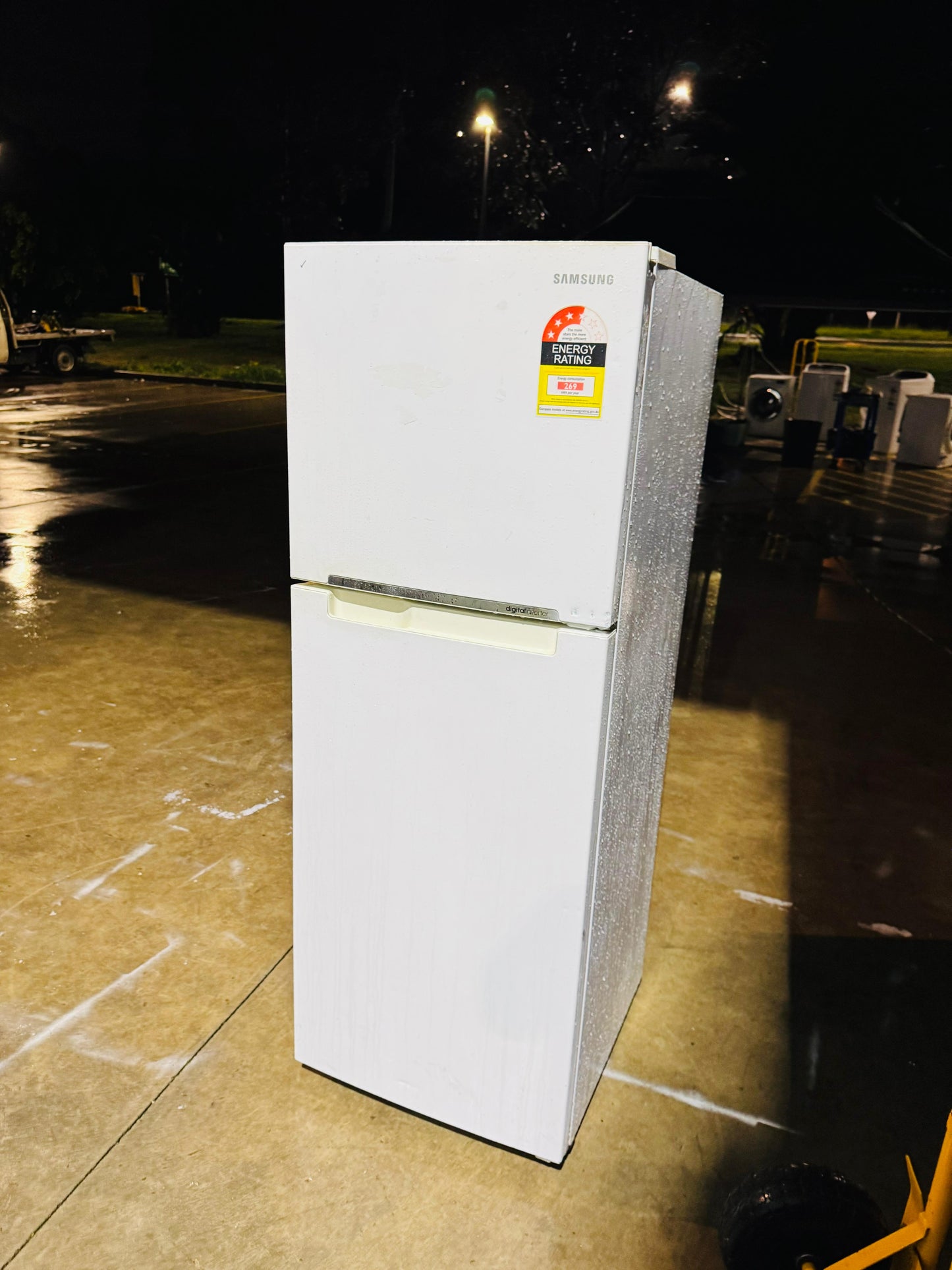SAMSUNG 236 LITRES FRIDGE FREEZER