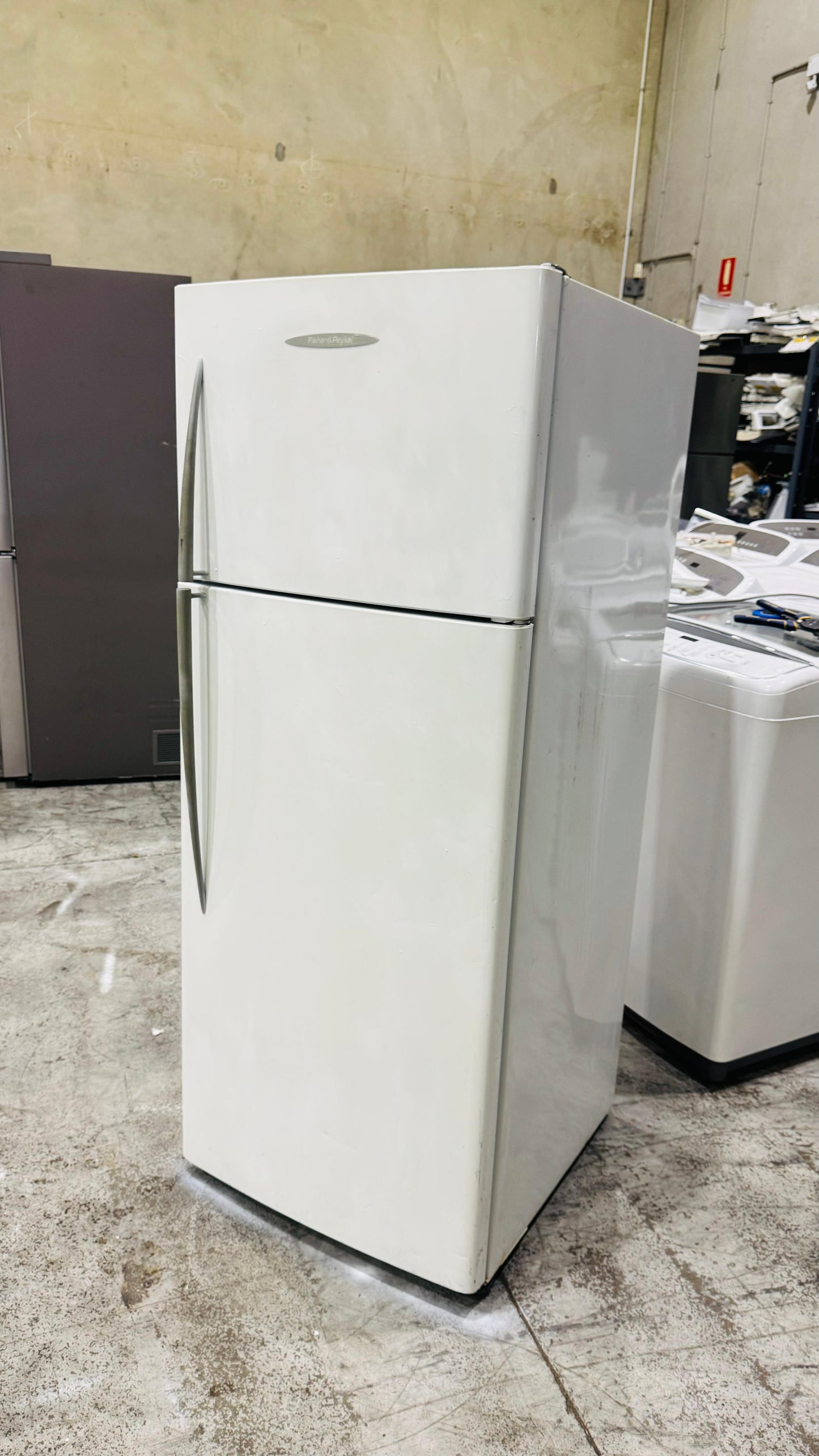 FISHER AND PAYKEL 380 LITRES FRIDGE FREEZER