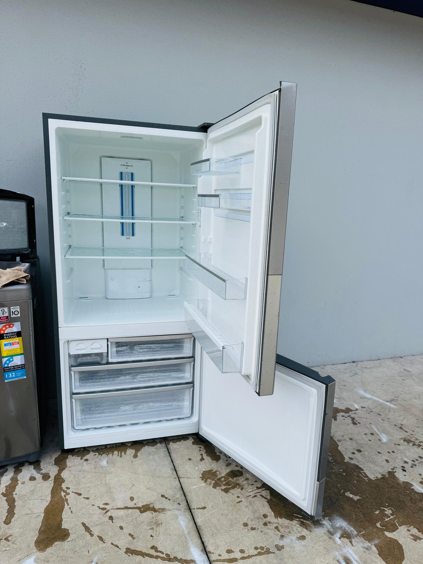 WESTING HOUSE 529 LITRES FRIDGE FREEZER