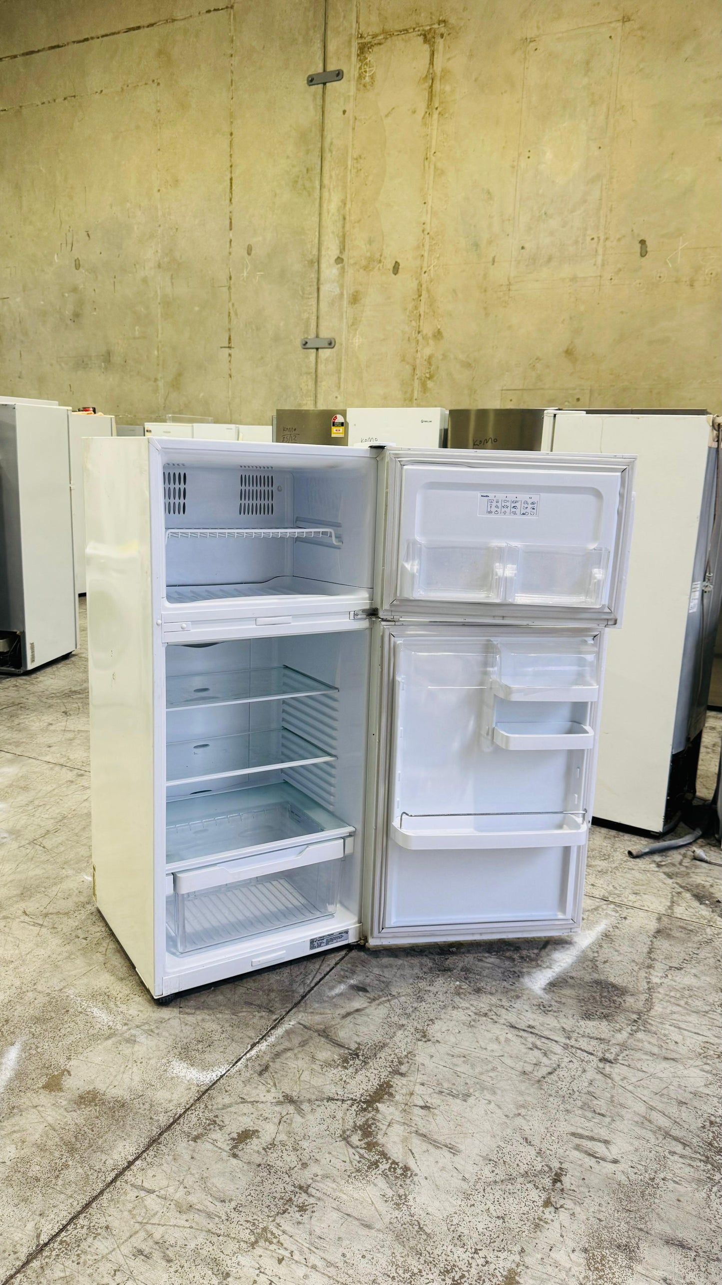 FISHER AND PAYKEL 329 LITRES FRIDGE FREEZER