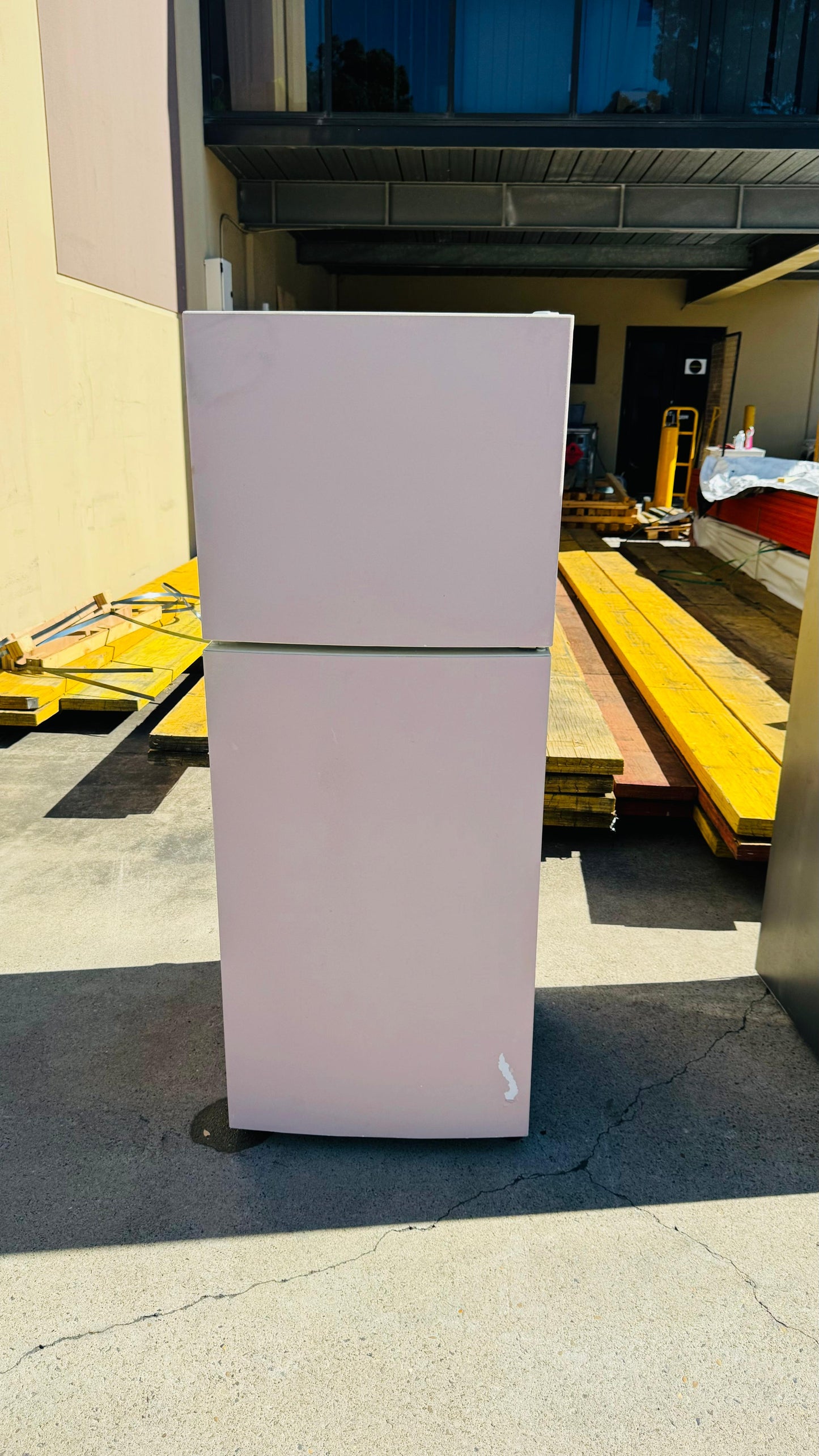 HAIER 224 LITRES FRIDGE FREEZER