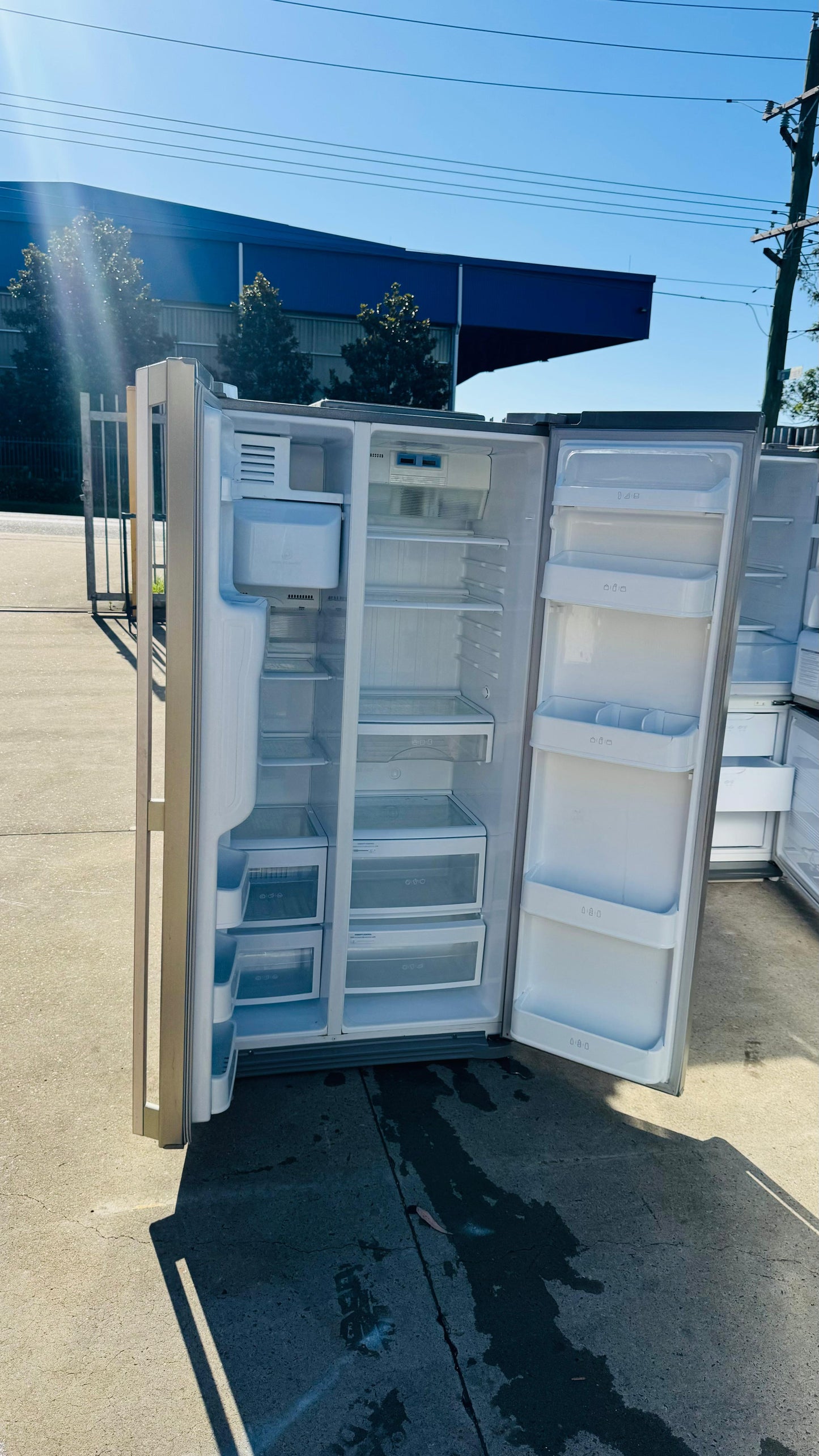 LG SIDE BY SIDE 567 LITRES FRIDGE FREEZER