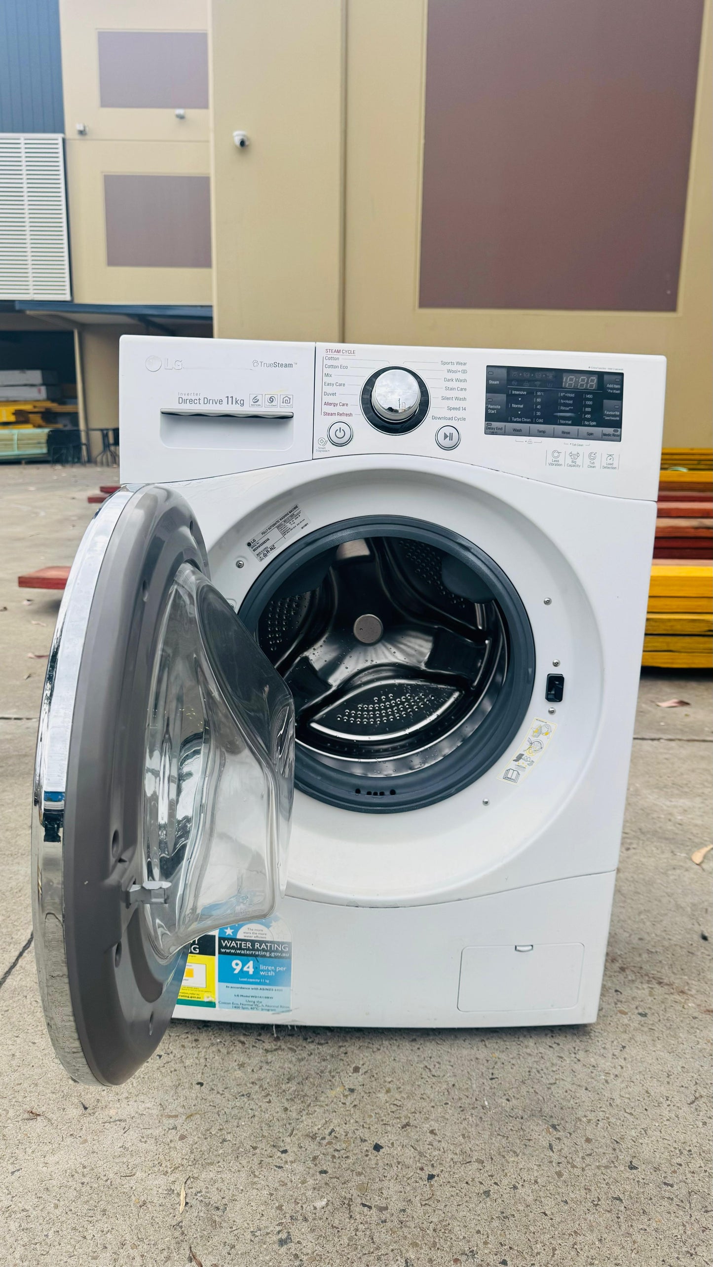 LG 11 KGS FRONT LOADER WASHING MACHINE