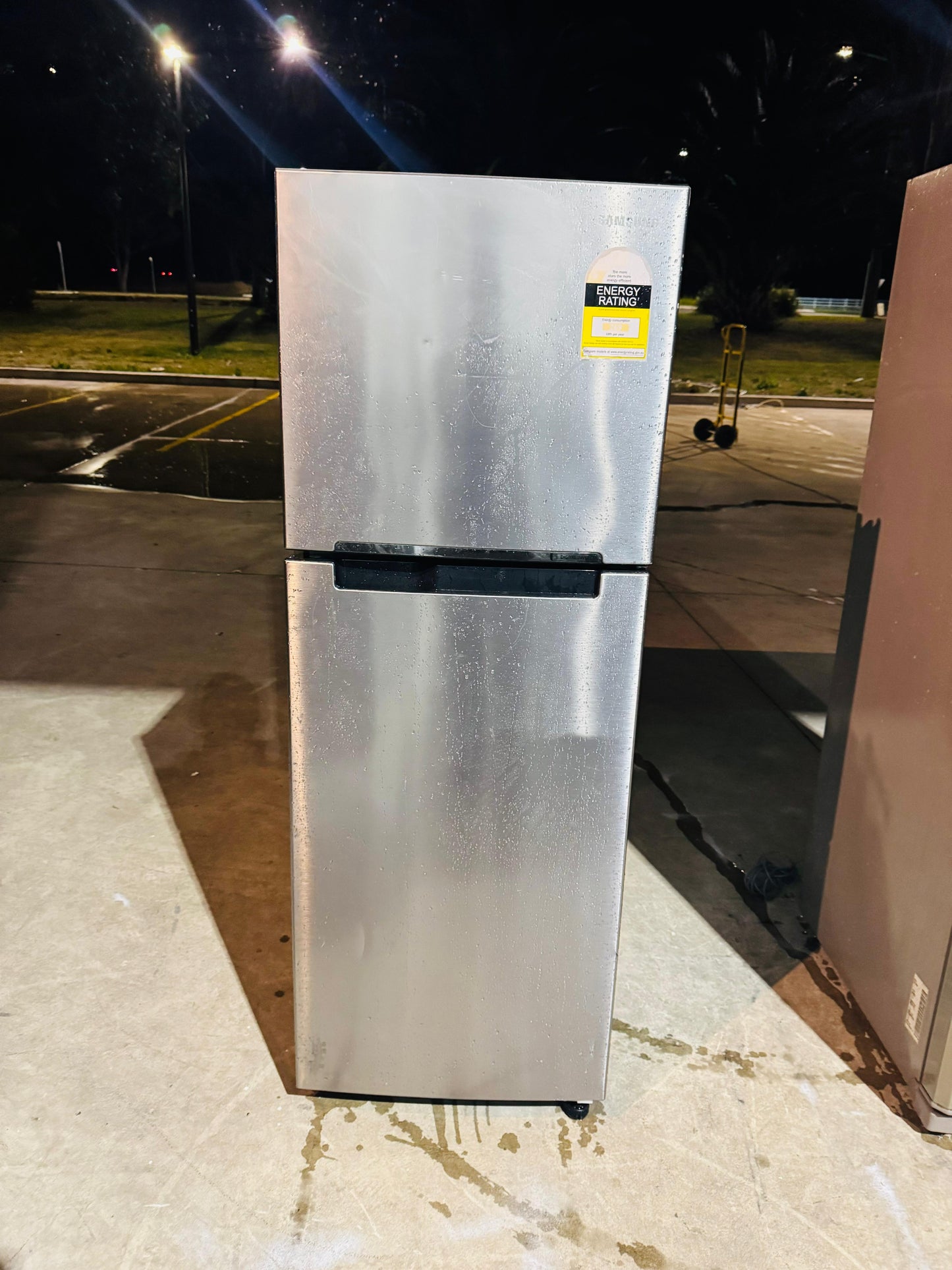 SAMSUNG 255 LITRES FRIDGE FREEZER