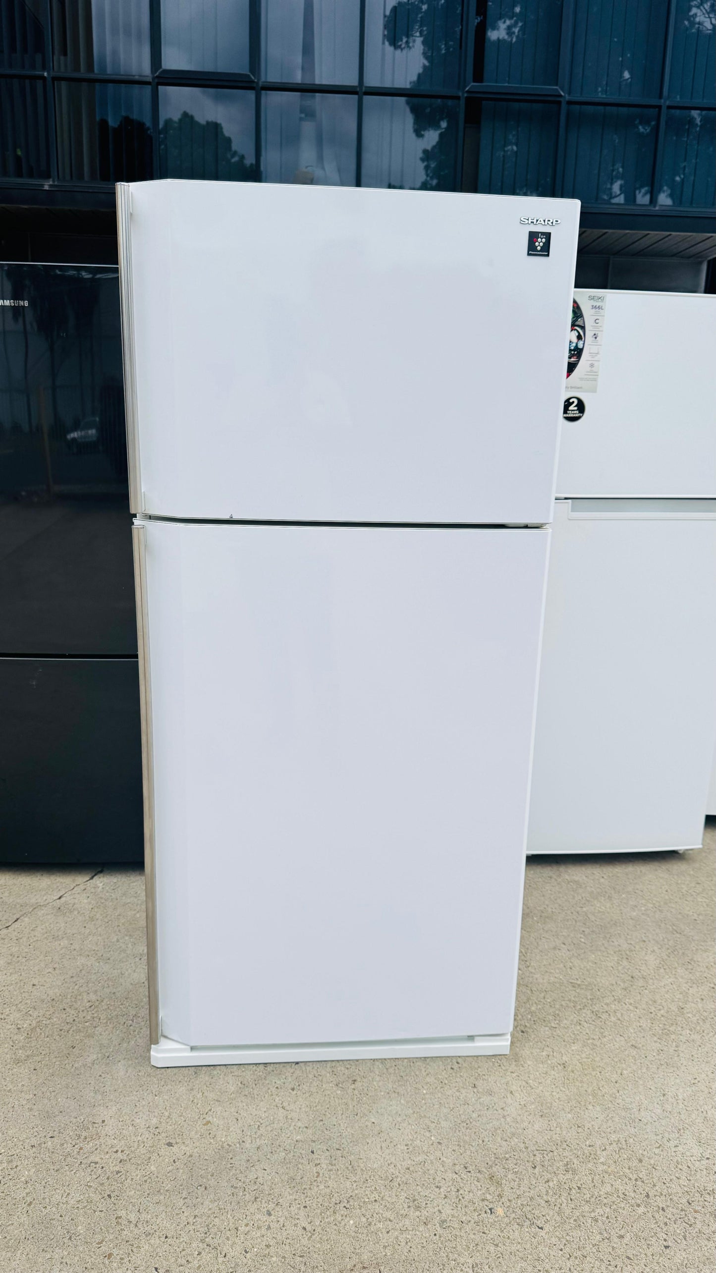 SHARP 585 LITRES FRIDGE FREEZER