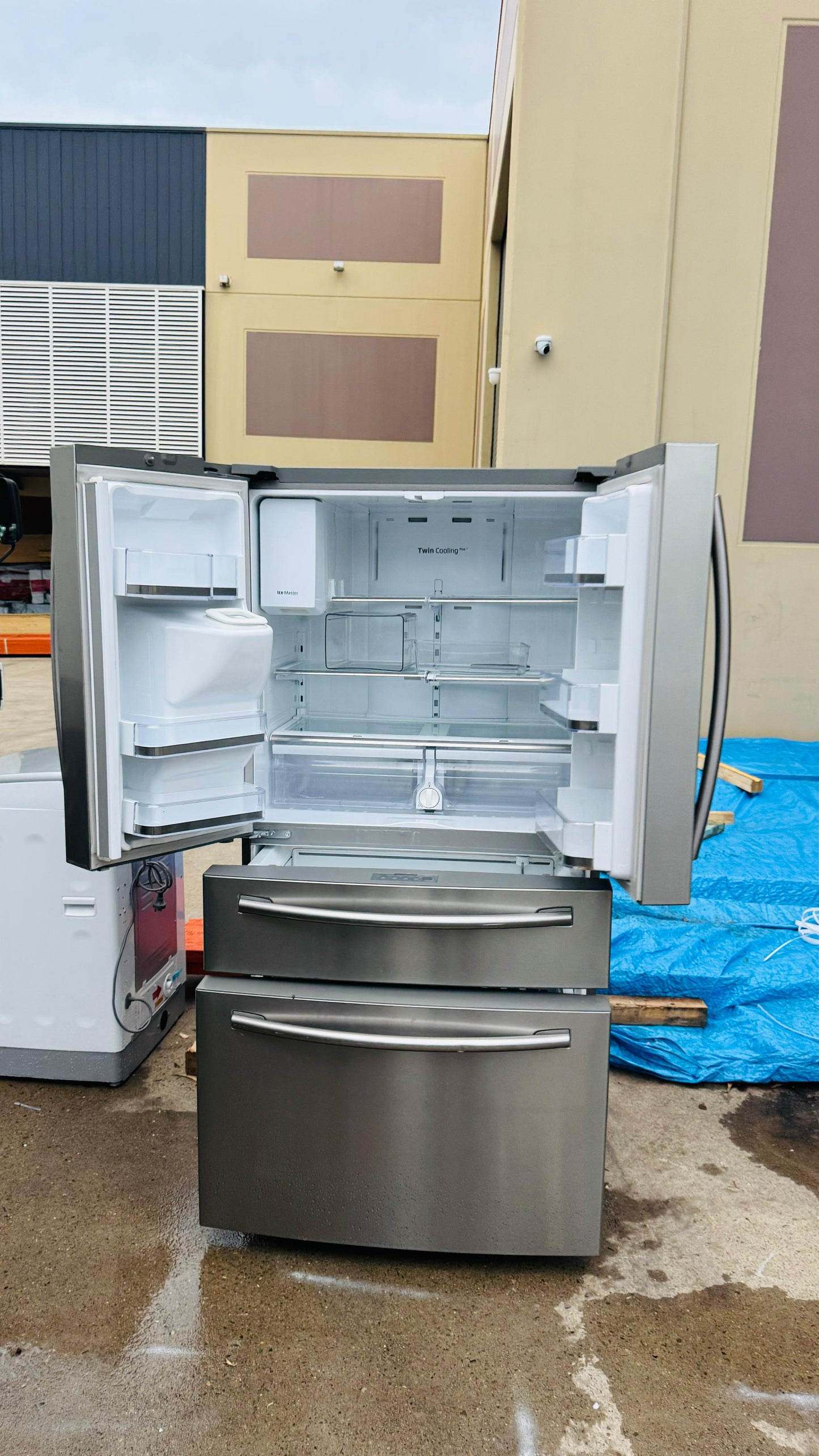 SAMSUNG 680 LITRES FRENCH DOOR FRIDGE FREEZER