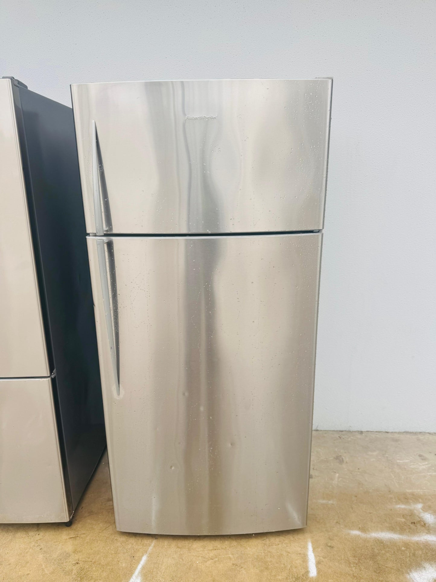 FISHER AND PAYKEL 519 LITRES FRIDGE FREEZER
