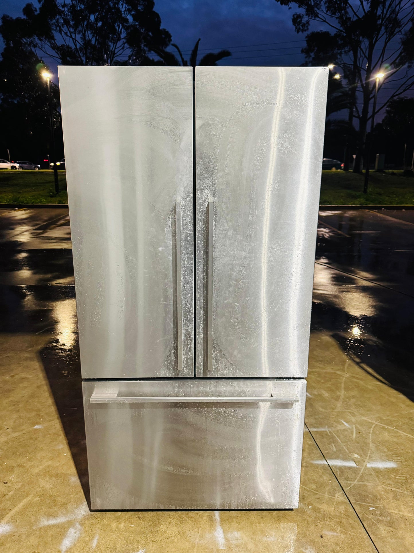 FISHER AND PAYKEL 614 LITRES FRENCH DOOR FRIDGE FREEZER