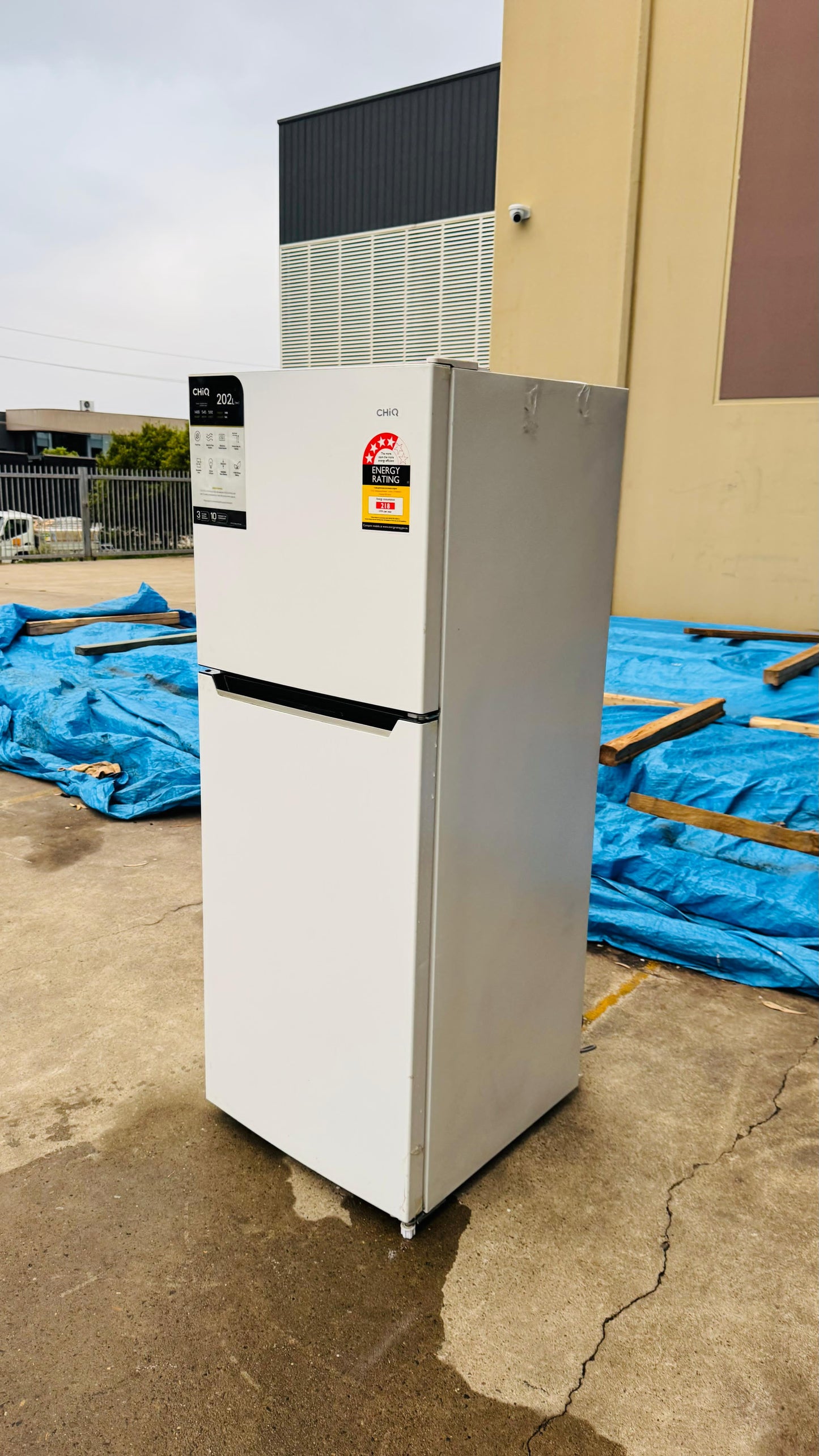 CHIQ 202 LITRES FRIDGE FREEZER