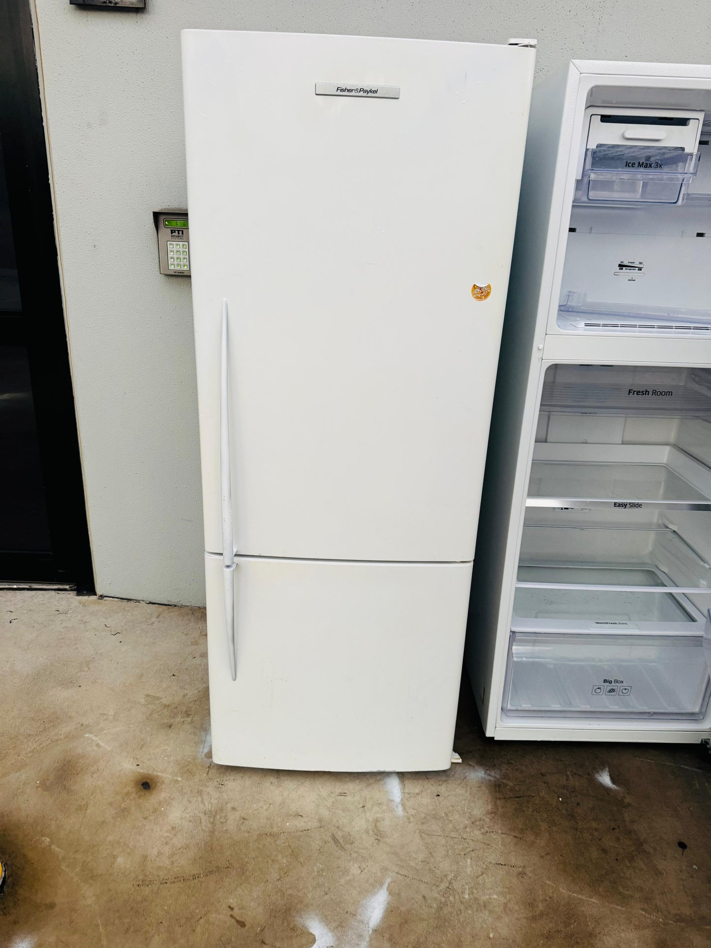 FISHER AND PAYKEL 403 LITRES FRIDGE FREEZER