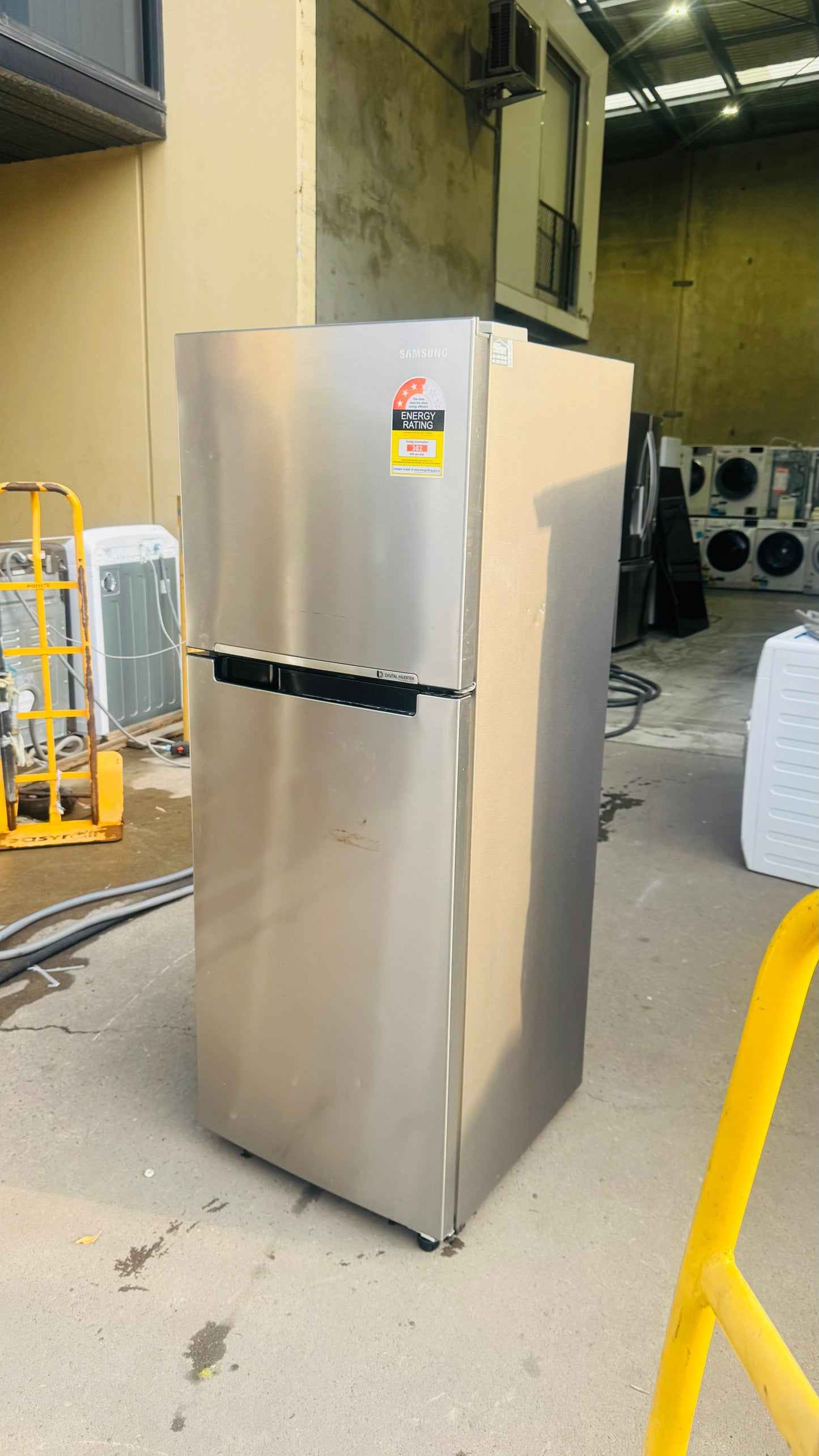 SAMSUNG 318 LITRES FRIDGE FREEZER