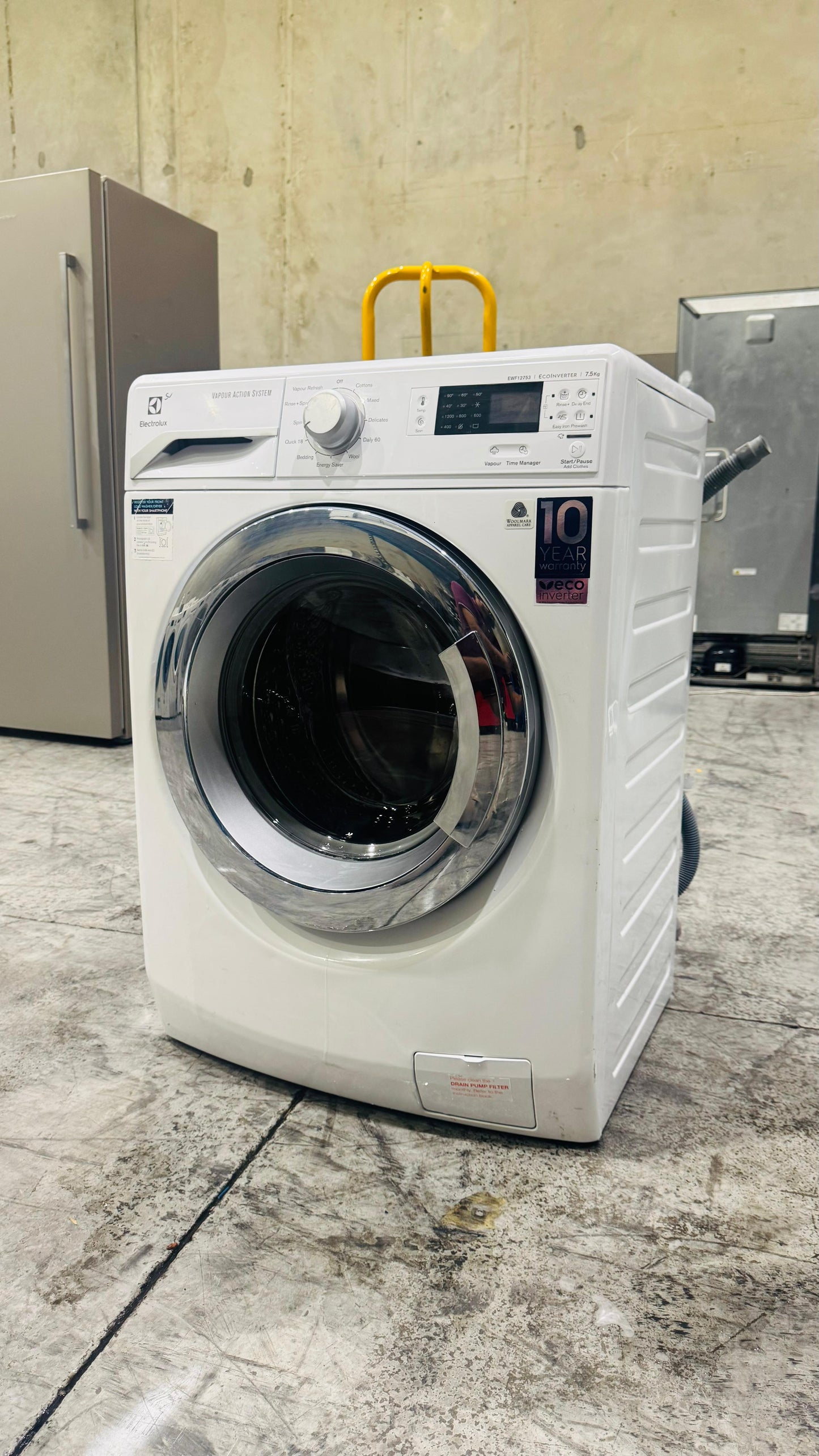 ELECTROLUX 7.5KGS FRONT LOADER WASHING MACHINE