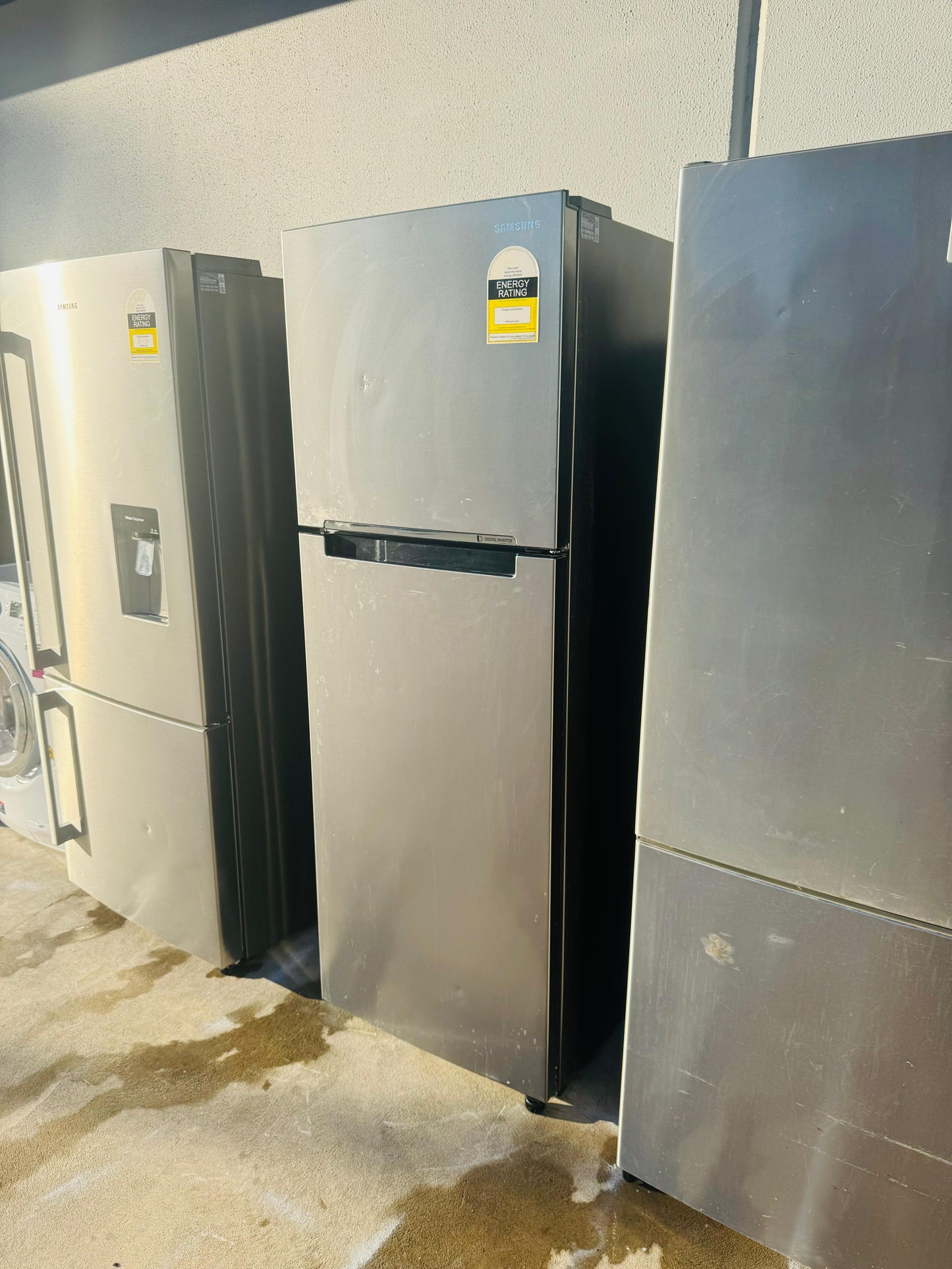 SAMSUNG 341 LITRES FRIDGE FREEZEE