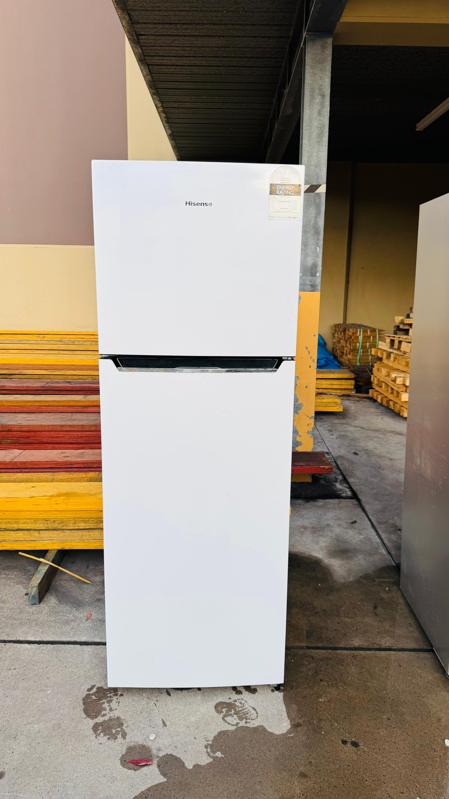 HISENSE 350 LITRES FRIDGE FREEZER