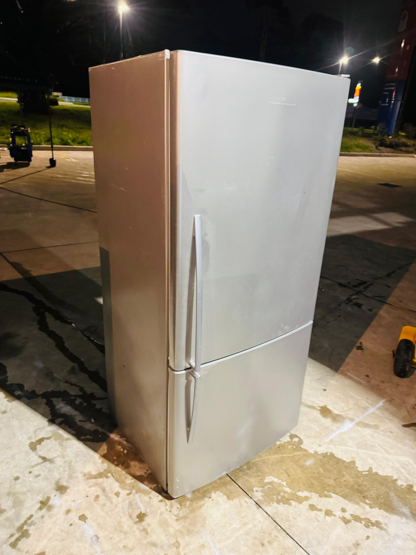 FISHER AND PAYKEL 519 LITRES FRIDGE FREEZER