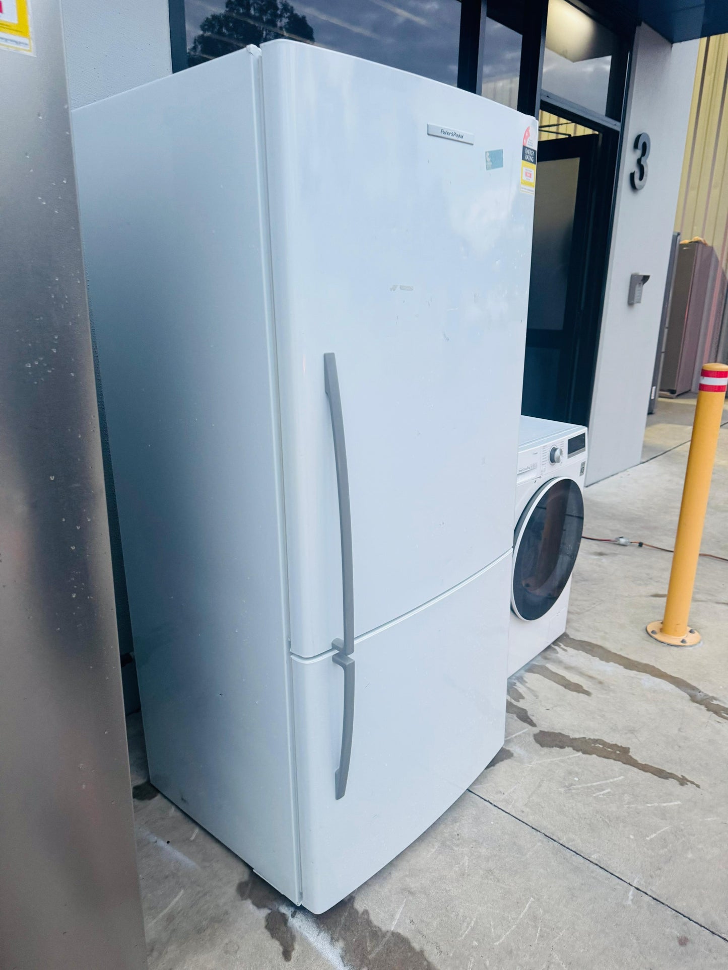 FISHER AND PAYKEL 519 LITRES FRIDGE FREEZER