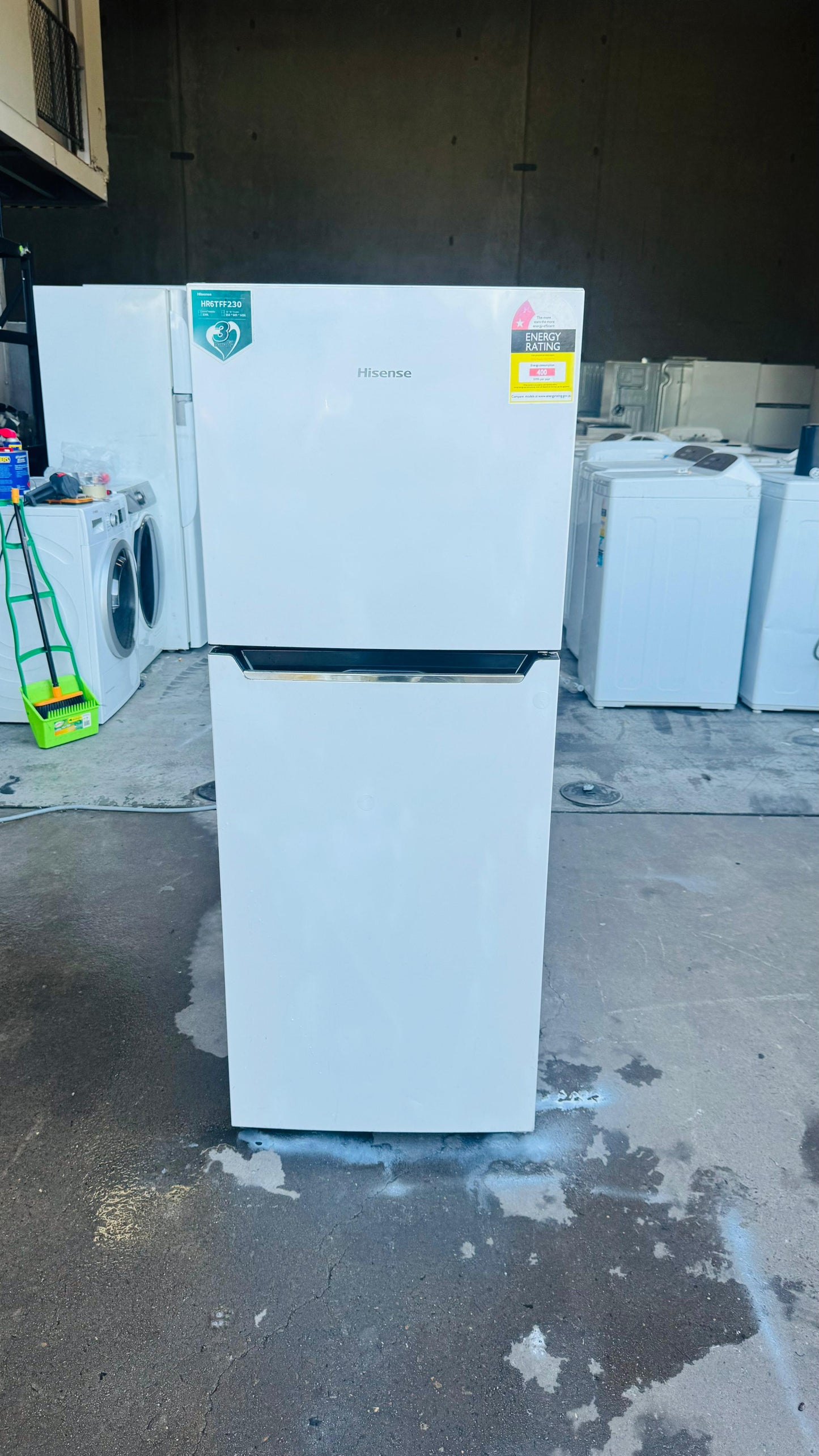 HISENSE 230 LITRES FRIDGE FREEZER