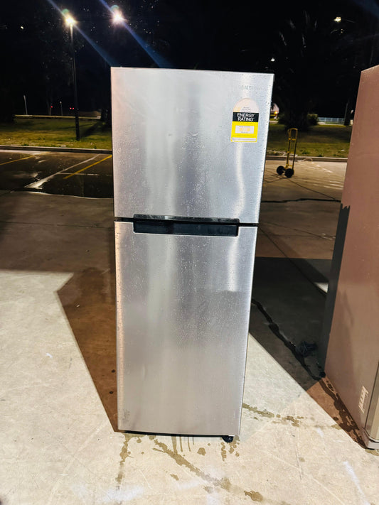 SAMSUNG 255 LITRES FRIDGE FREEZER