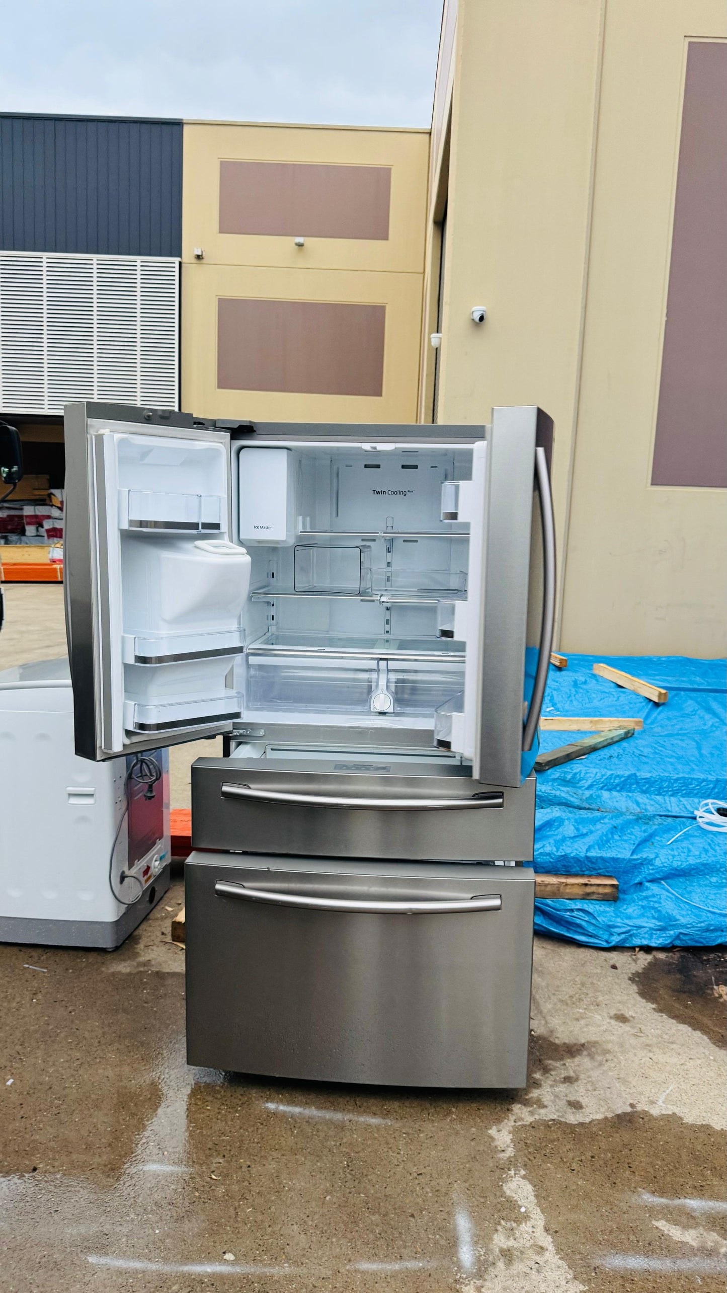 SAMSUNG 680 LITRES FRENCH DOOR FRIDGE FREEZER